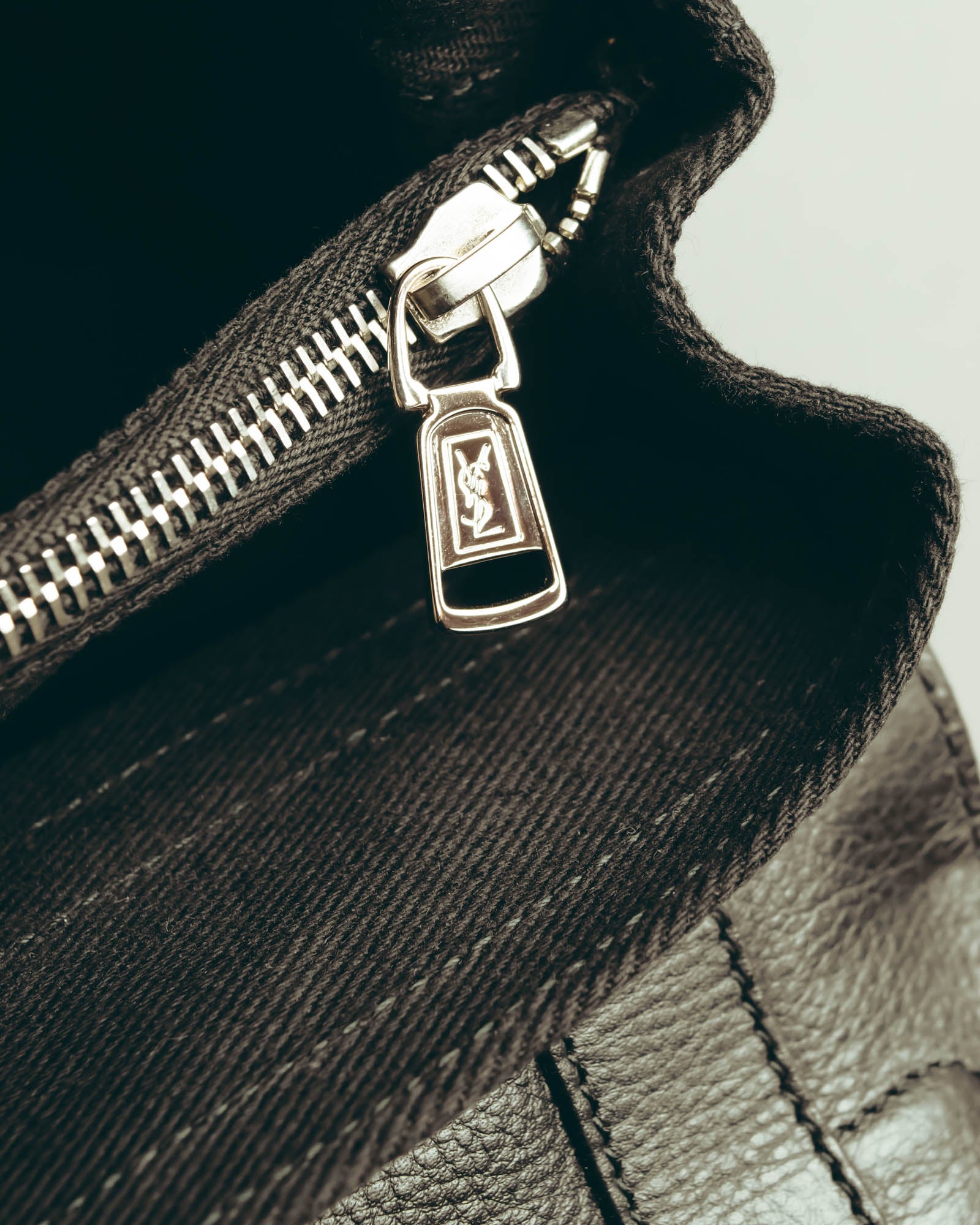 "Yves Saint Laurent" 00's-10's Structured pebbled leather top handle bag