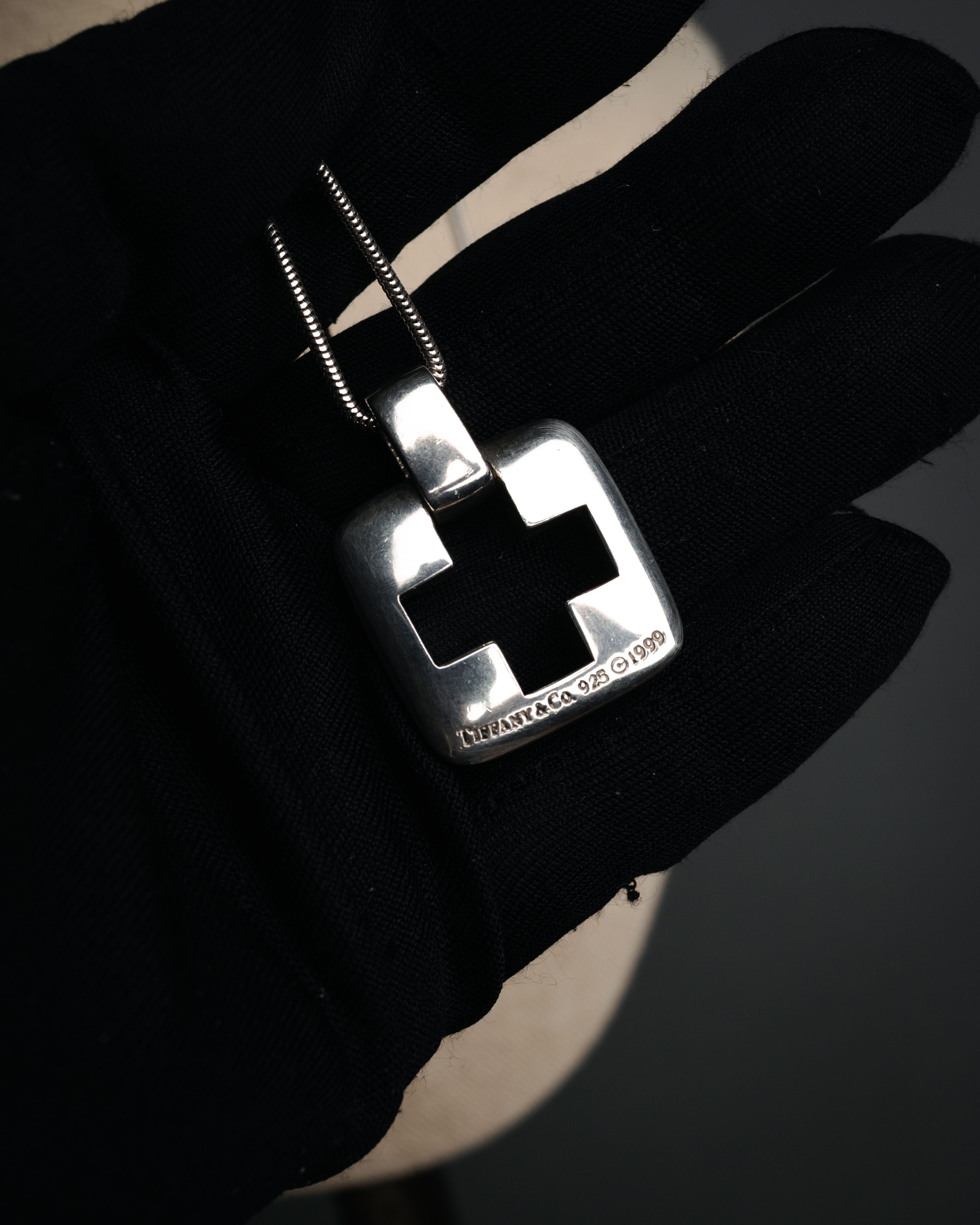 Tiffany & Co. (ティファニー) - ジオメトリック クロス カットアウト