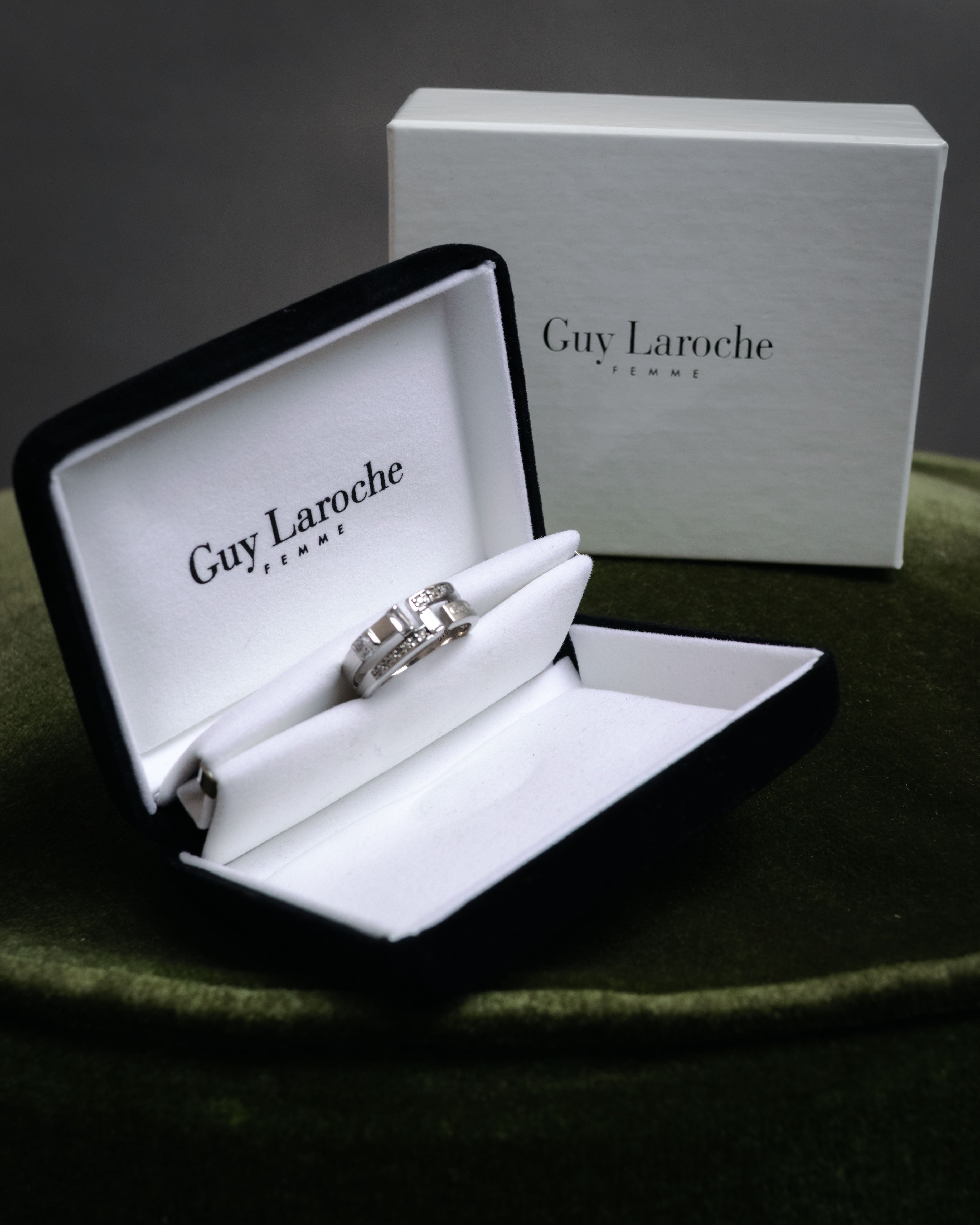 “Guy Laroche” 90’s-00’s Architectural diamond ring