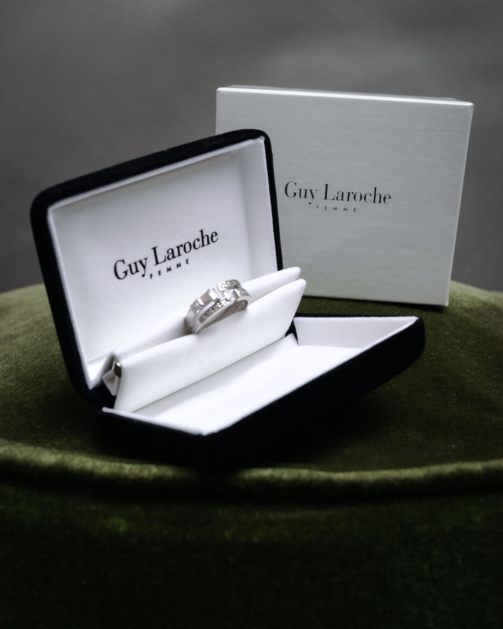 “Guy Laroche” 90’s-00’s Architectural diamond ring