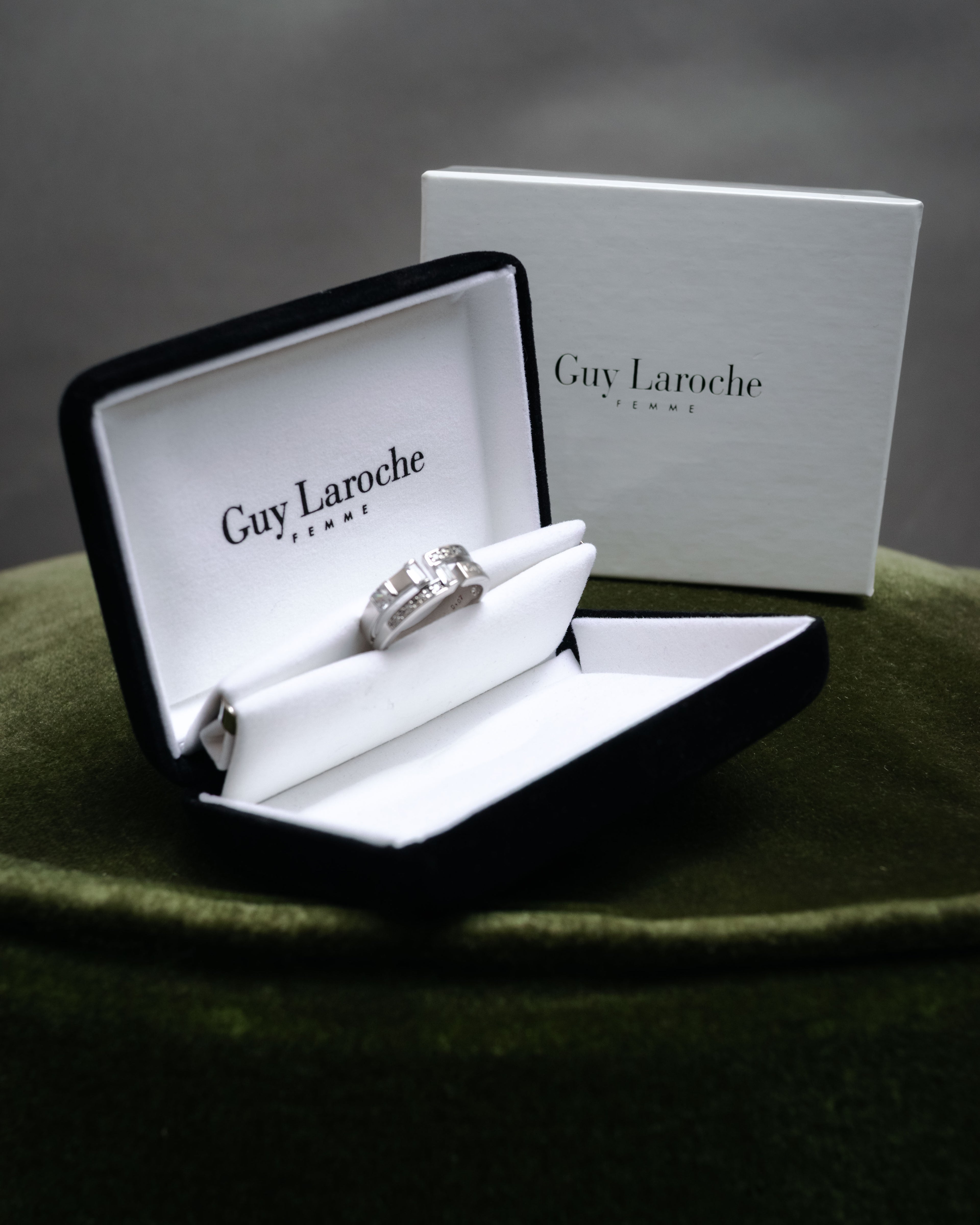 “Guy Laroche” 90’s-00’s Architectural diamond ring