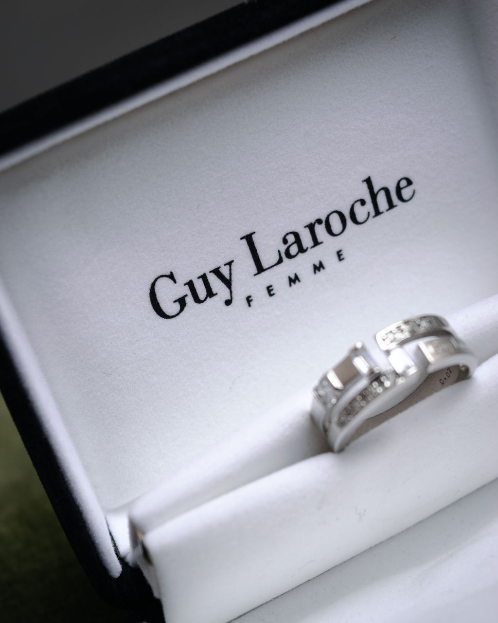 “Guy Laroche” 90’s-00’s Architectural diamond ring