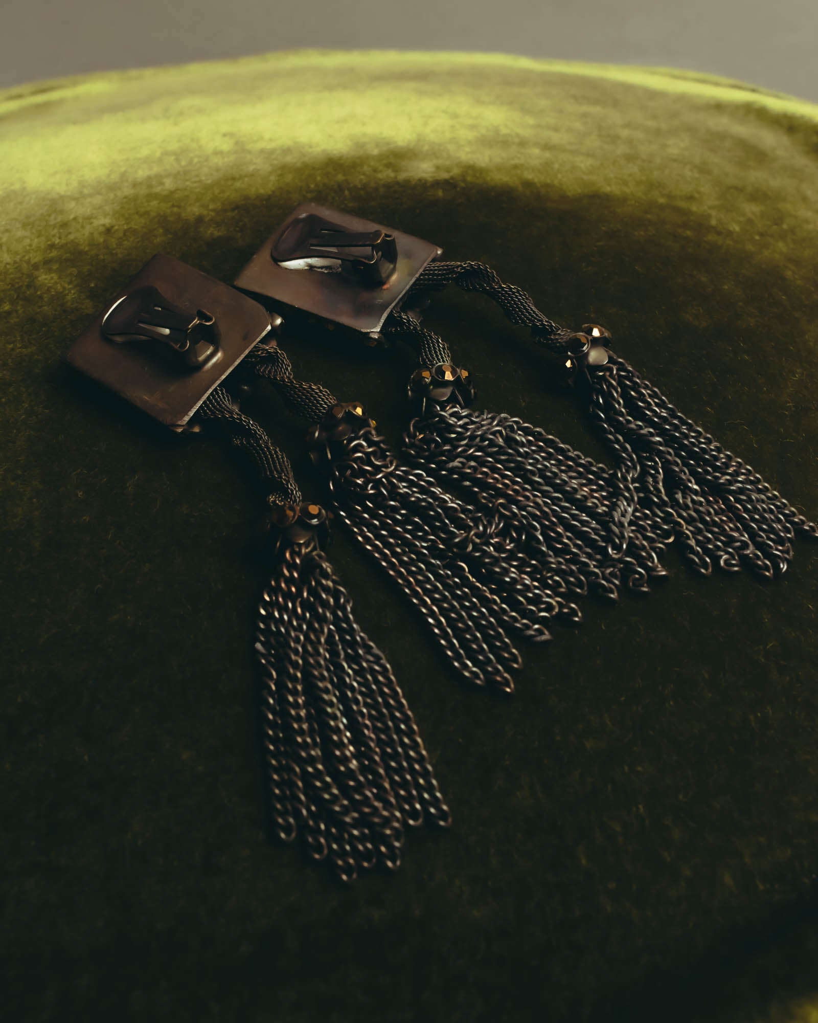 "ARMANI" Dark chain tassel earrings