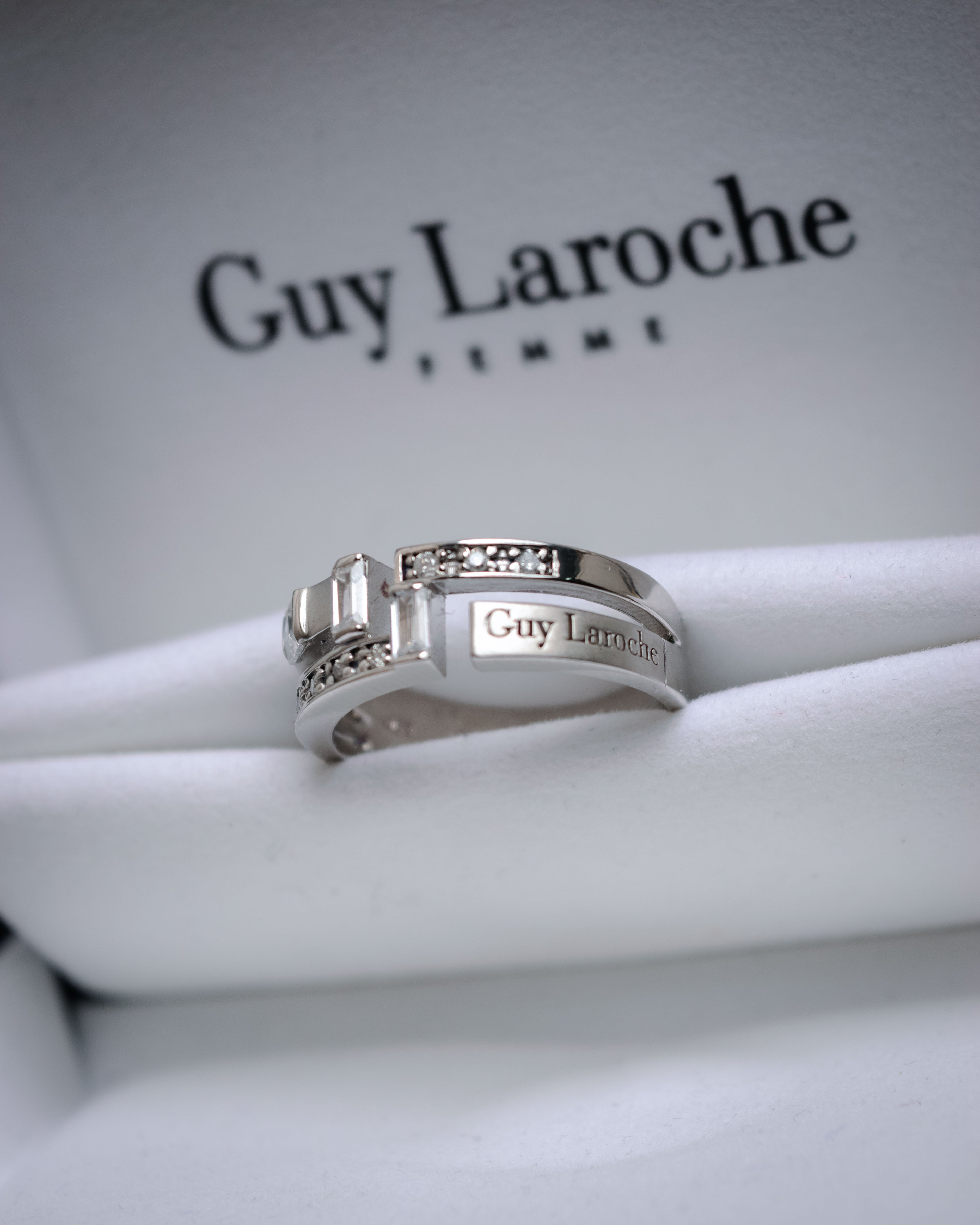 “Guy Laroche” 90’s-00’s Architectural diamond ring