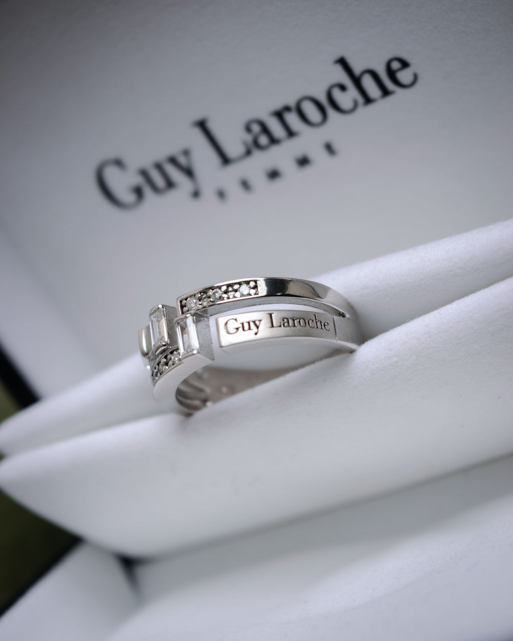 “Guy Laroche” 90’s-00’s Architectural diamond ring