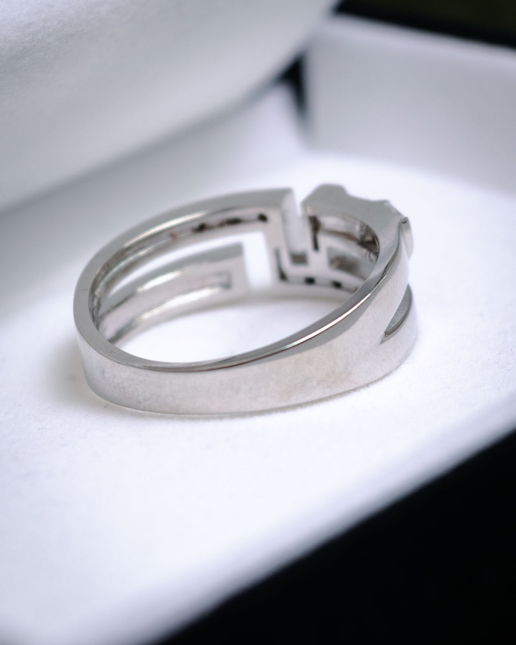 “Guy Laroche” 90’s-00’s Architectural diamond ring