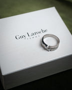 “Guy Laroche” 90’s-00’s Architectural diamond ring