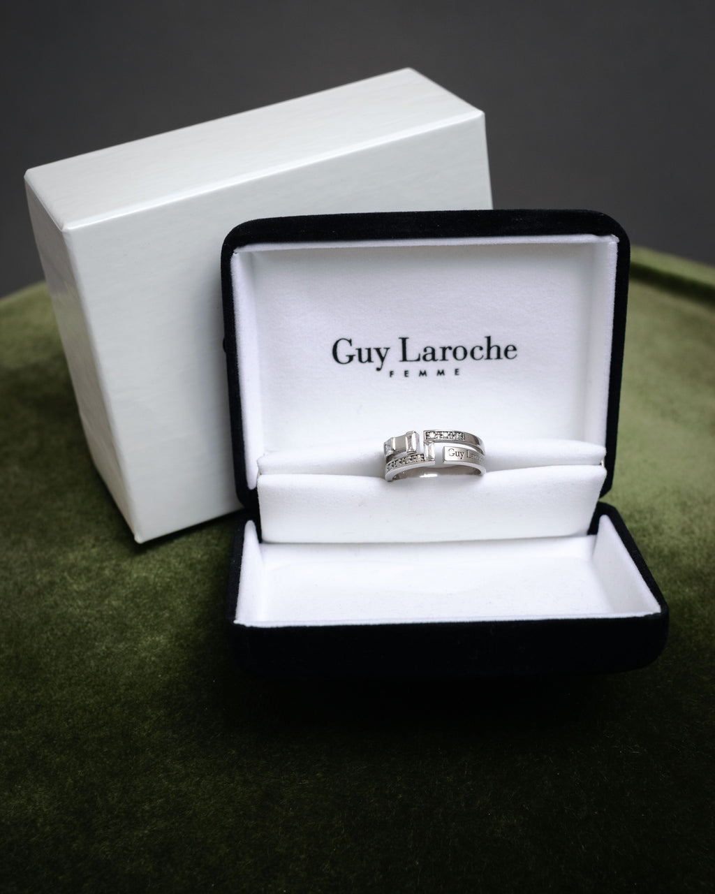 “Guy Laroche” 90’s-00’s Architectural diamond ring