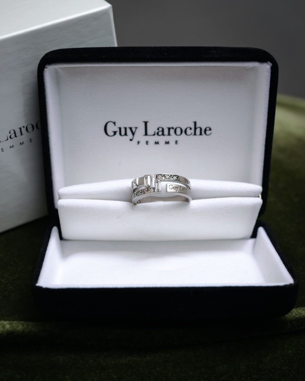 “Guy Laroche” 90’s-00’s Architectural diamond ring