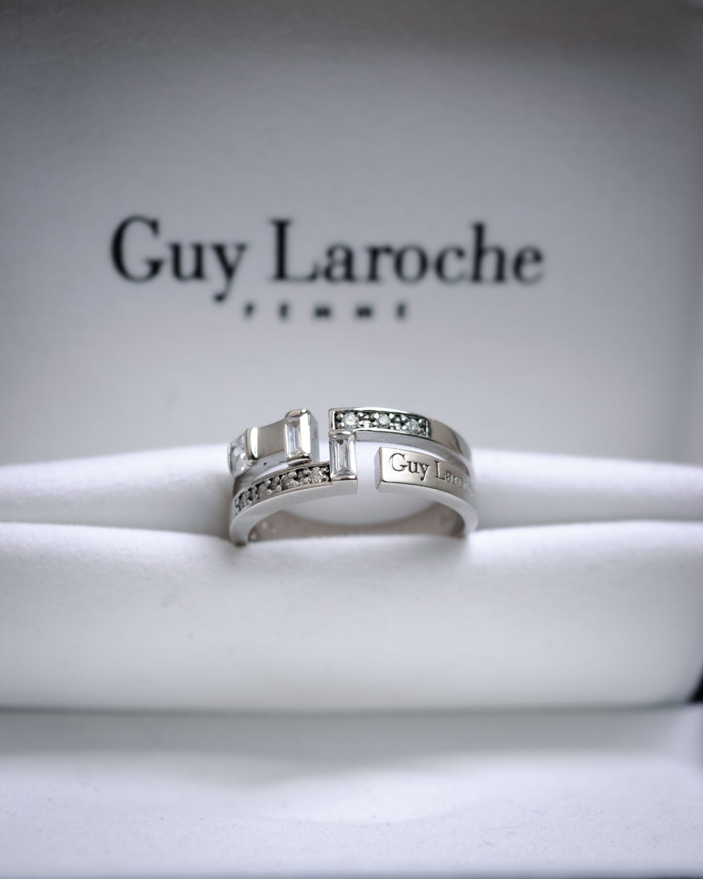 “Guy Laroche” 90’s-00’s Architectural diamond ring