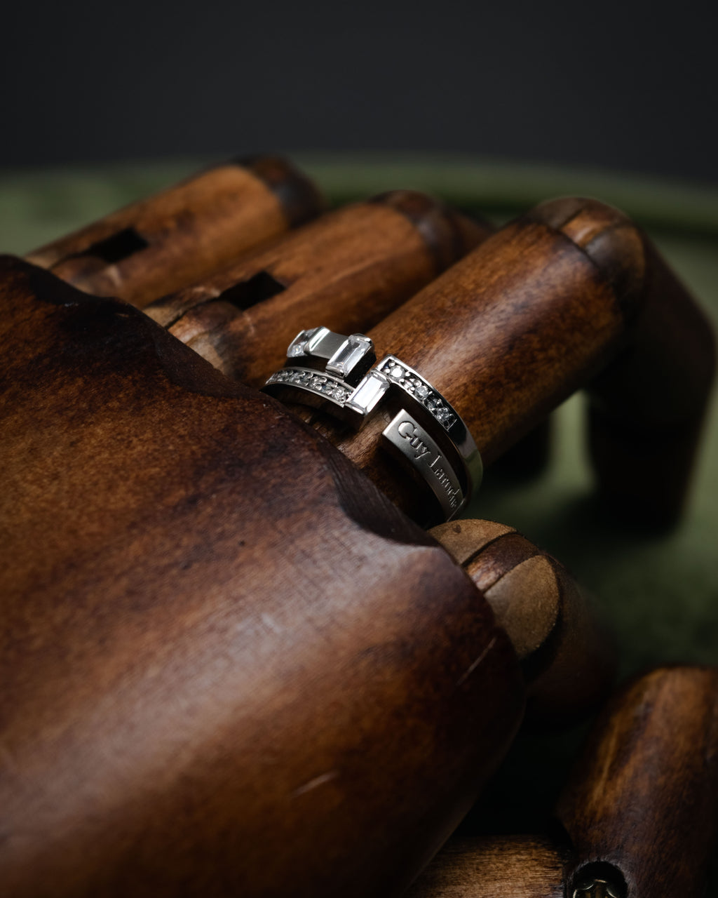 “Guy Laroche” 90’s-00’s Architectural diamond ring