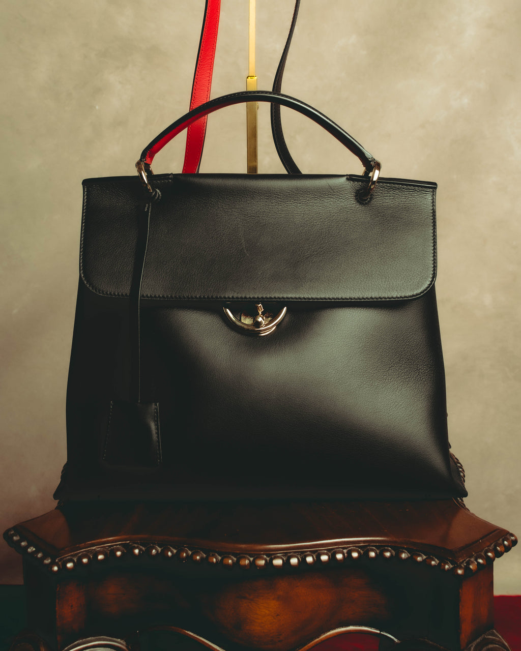 –SPECIAL– "Salvatore Ferragamo" 10's-20's Structured leather top-handle shoulder bag