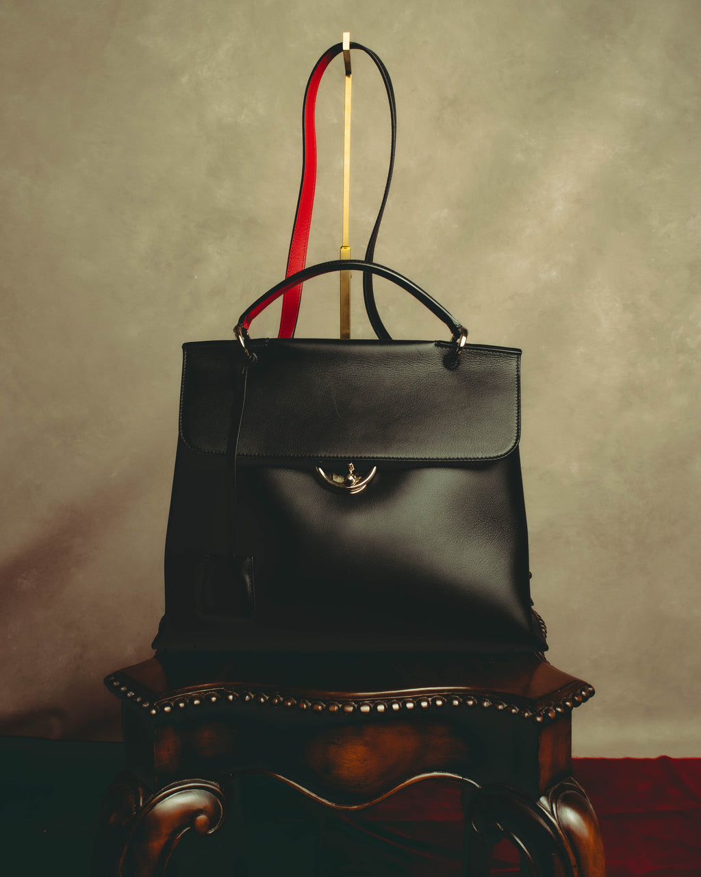 –SPECIAL– "Salvatore Ferragamo" 10's-20's Structured leather top-handle shoulder bag
