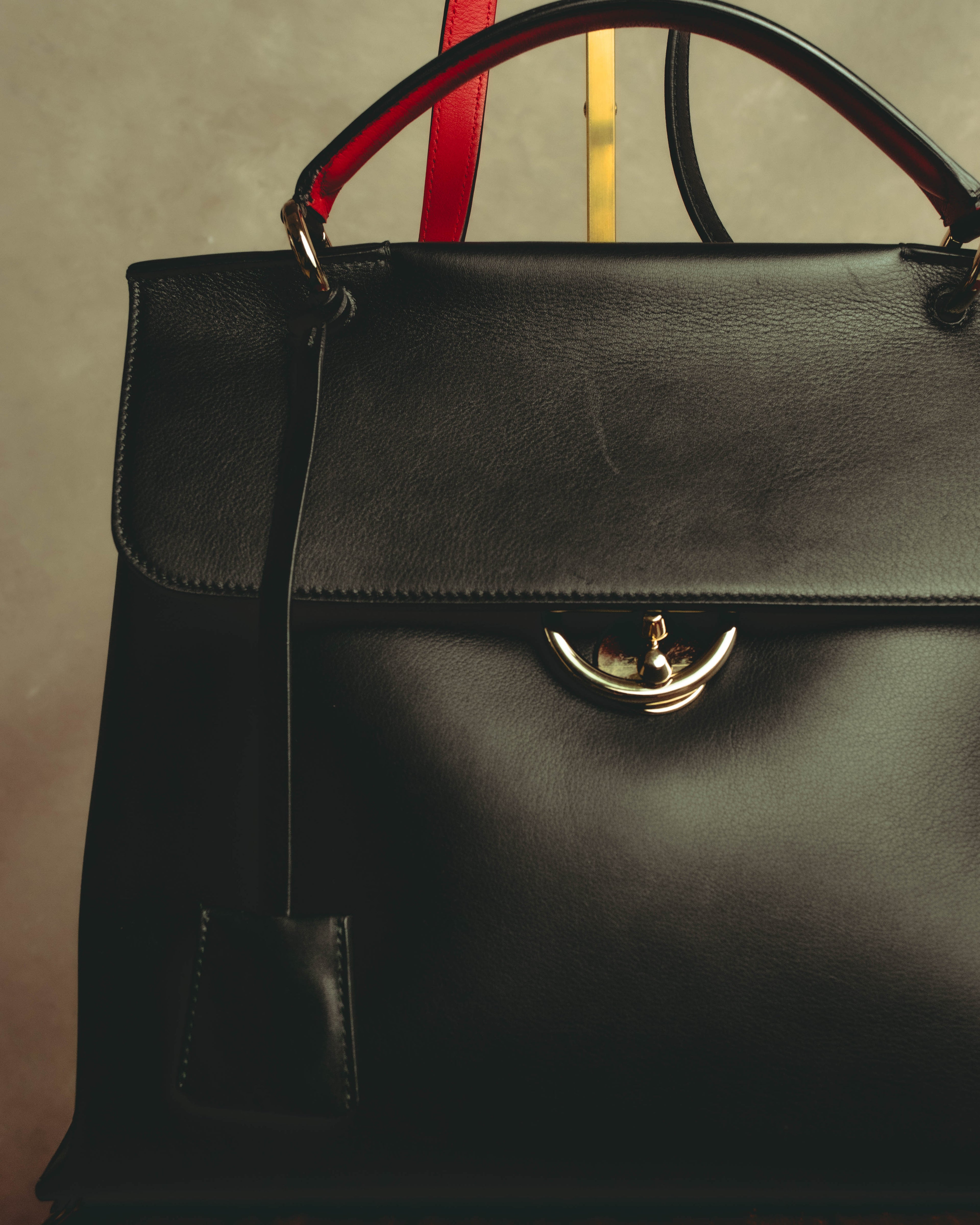 –SPECIAL– "Salvatore Ferragamo" 10's-20's Structured leather top-handle shoulder bag