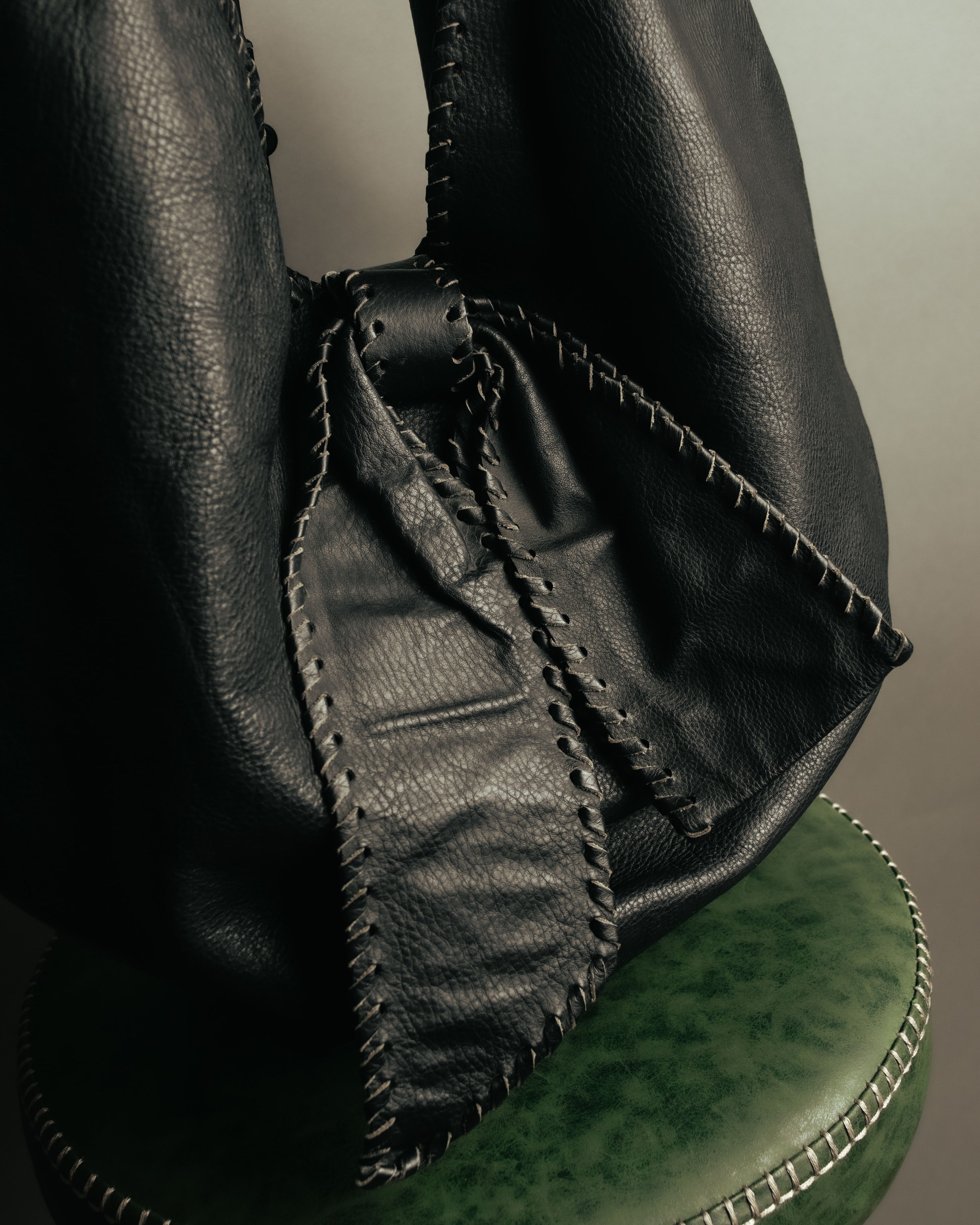 -SPECIAL- “VALENTINO GARAVANI” 2006-2009 Histoire whipstitch leather tote bag