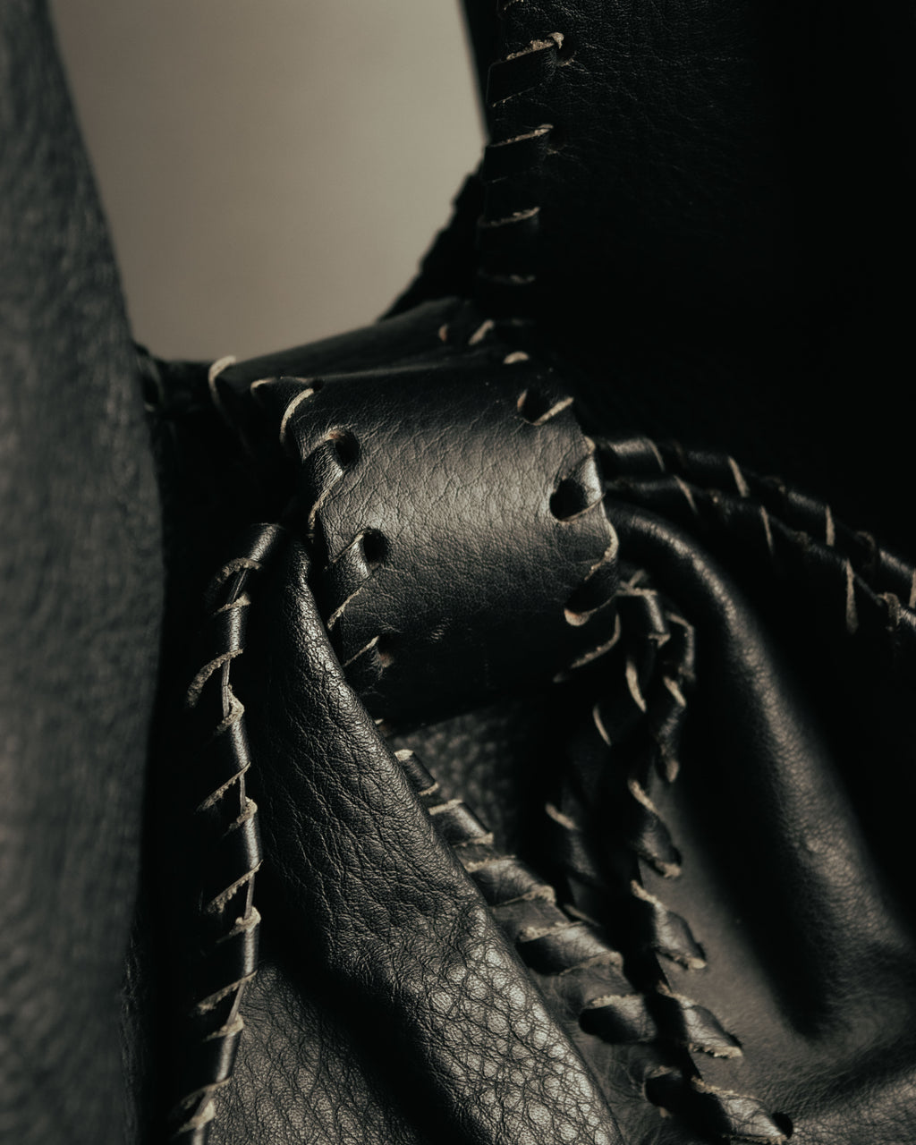 -SPECIAL- “VALENTINO GARAVANI” 2006-2009 Histoire whipstitch leather tote bag