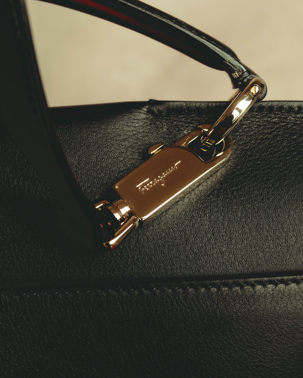 –SPECIAL– "Salvatore Ferragamo" 10's-20's Structured leather top-handle shoulder bag