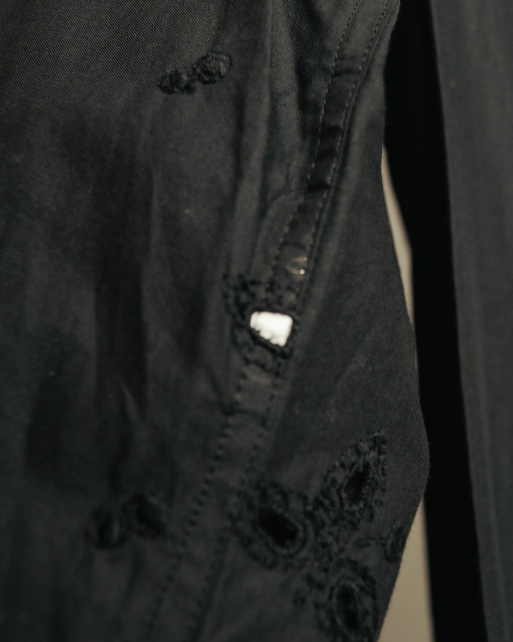 “tricot COMME des GARÇONS” 2020 Floral embroidery stand collar shirt