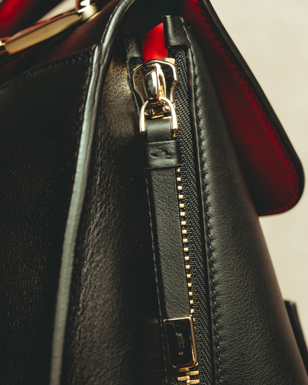 –SPECIAL– "Salvatore Ferragamo" 10's-20's Structured leather top-handle shoulder bag