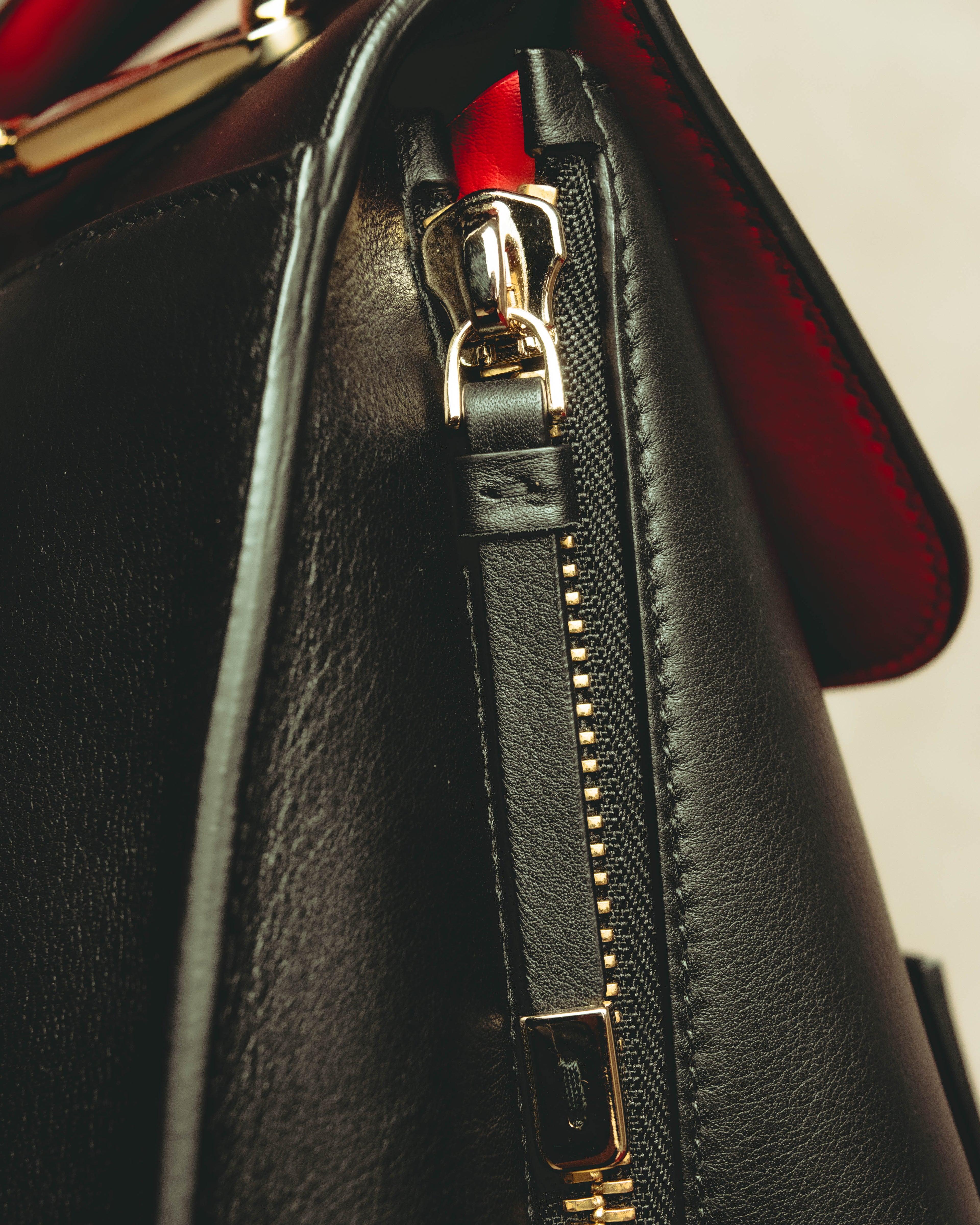 –SPECIAL– "Salvatore Ferragamo" 10's-20's Structured leather top-handle shoulder bag