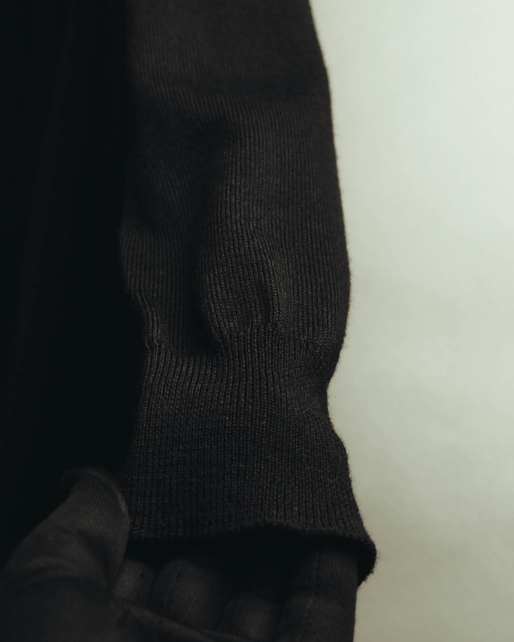 "PRADA" 10's-20's Lightweight v-neck knit cardigan