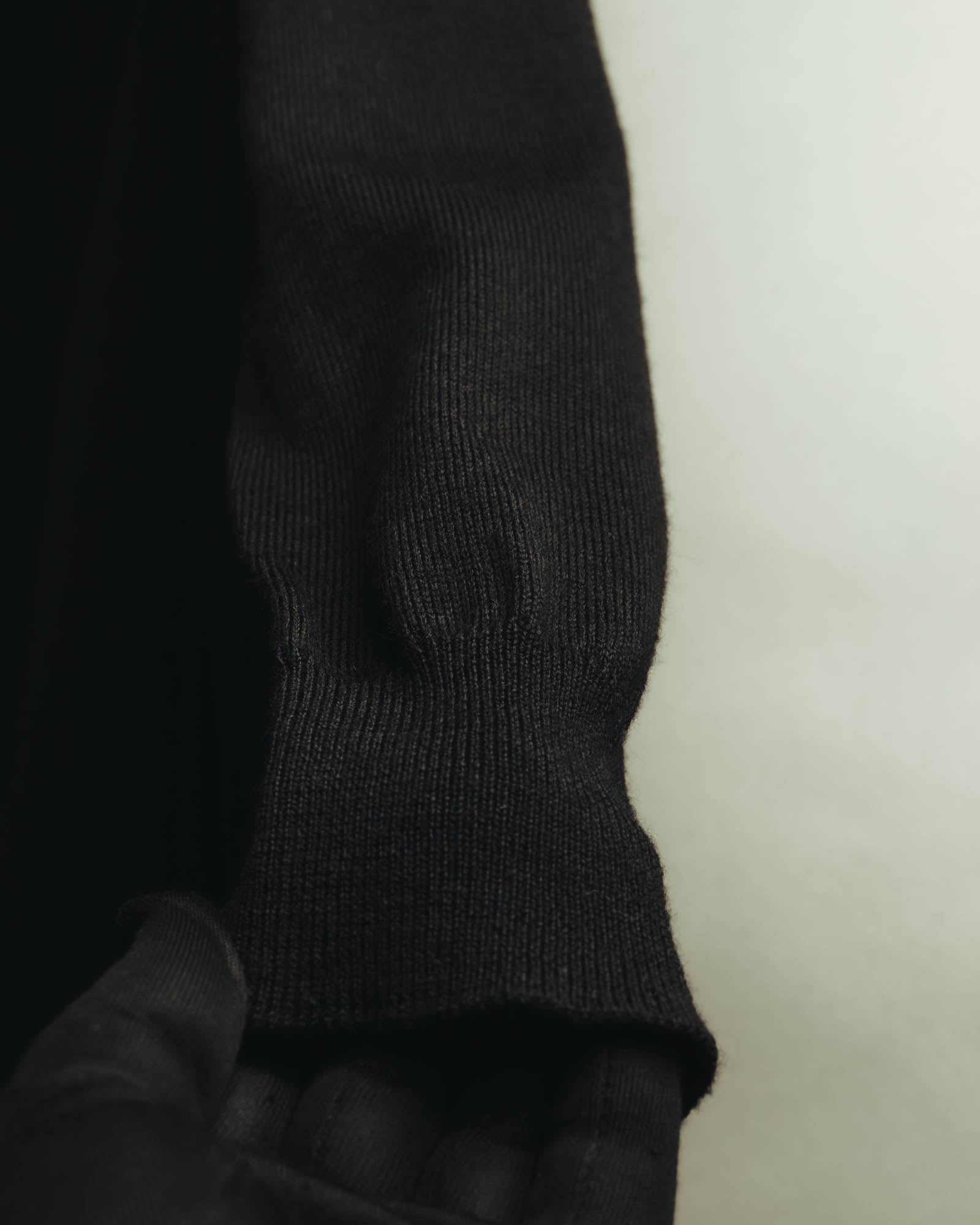 "PRADA" 10's-20's Lightweight v-neck knit cardigan