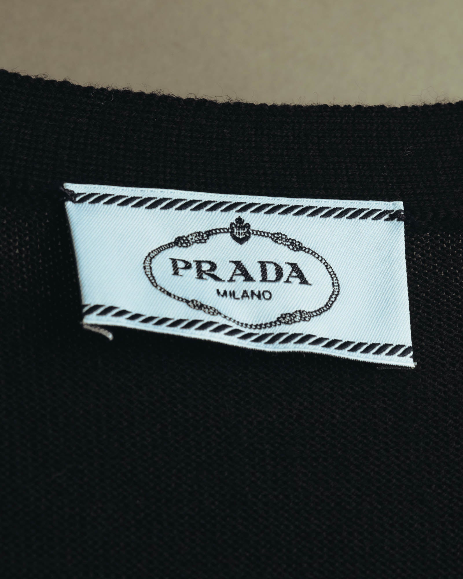 PRADA (プラダ) - Vネック ニットカーディガン - ブラック - 44