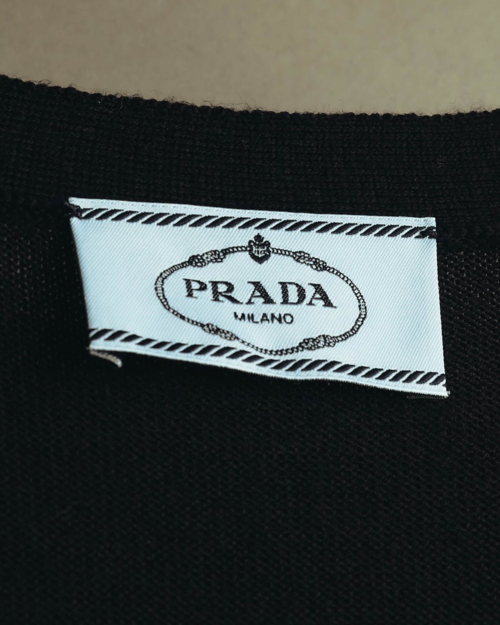 "PRADA" 10's-20's Lightweight v-neck knit cardigan