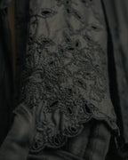 “tricot COMME des GARÇONS” 2020 Floral embroidery stand collar shirt