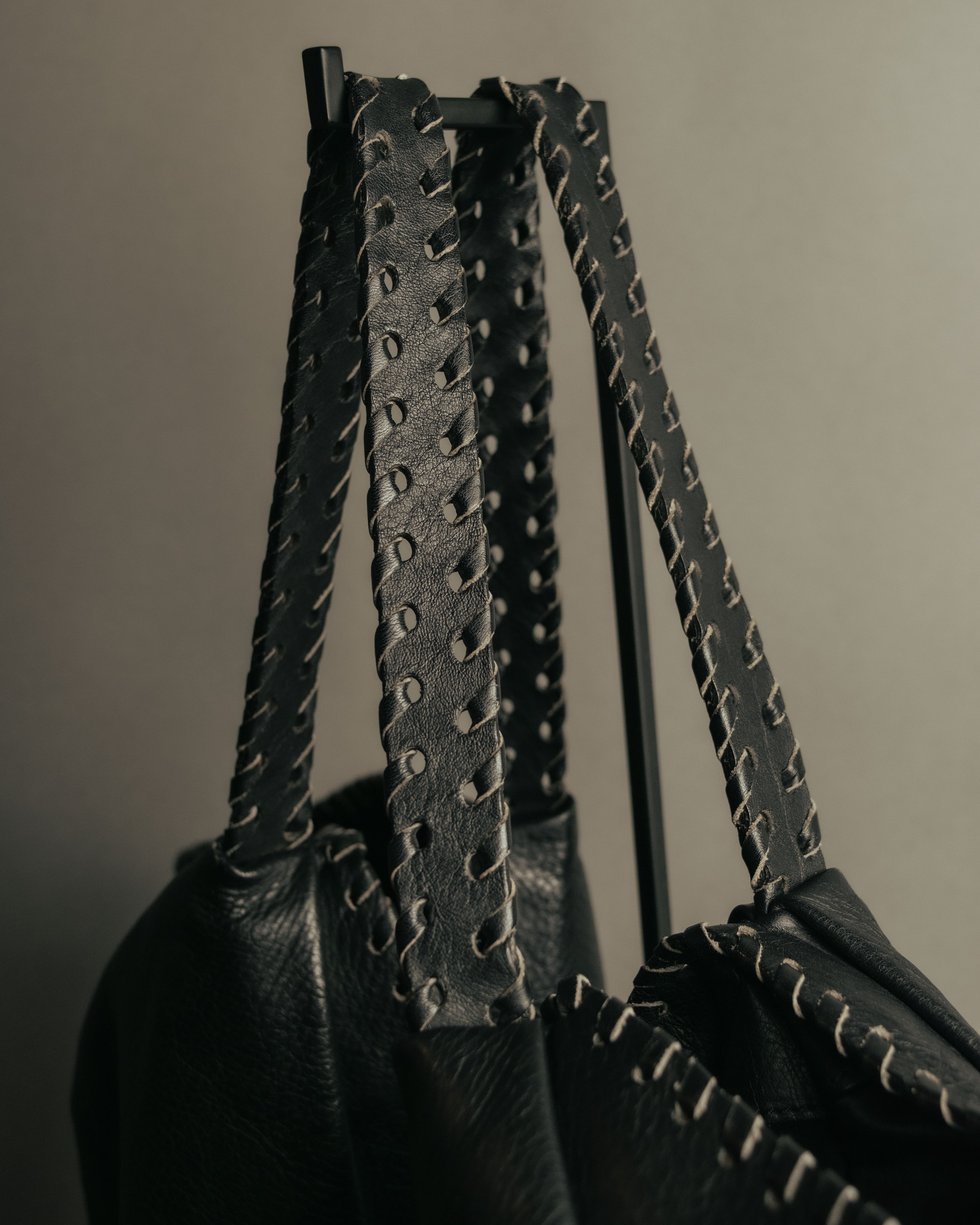 -SPECIAL- “VALENTINO GARAVANI” 2006-2009 Histoire whipstitch leather tote bag