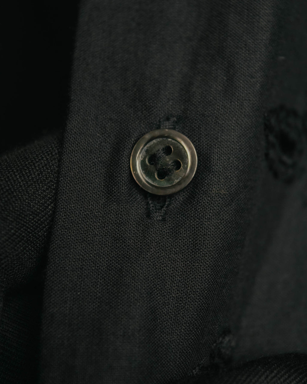 “tricot COMME des GARÇONS” 2020 Floral embroidery stand collar shirt