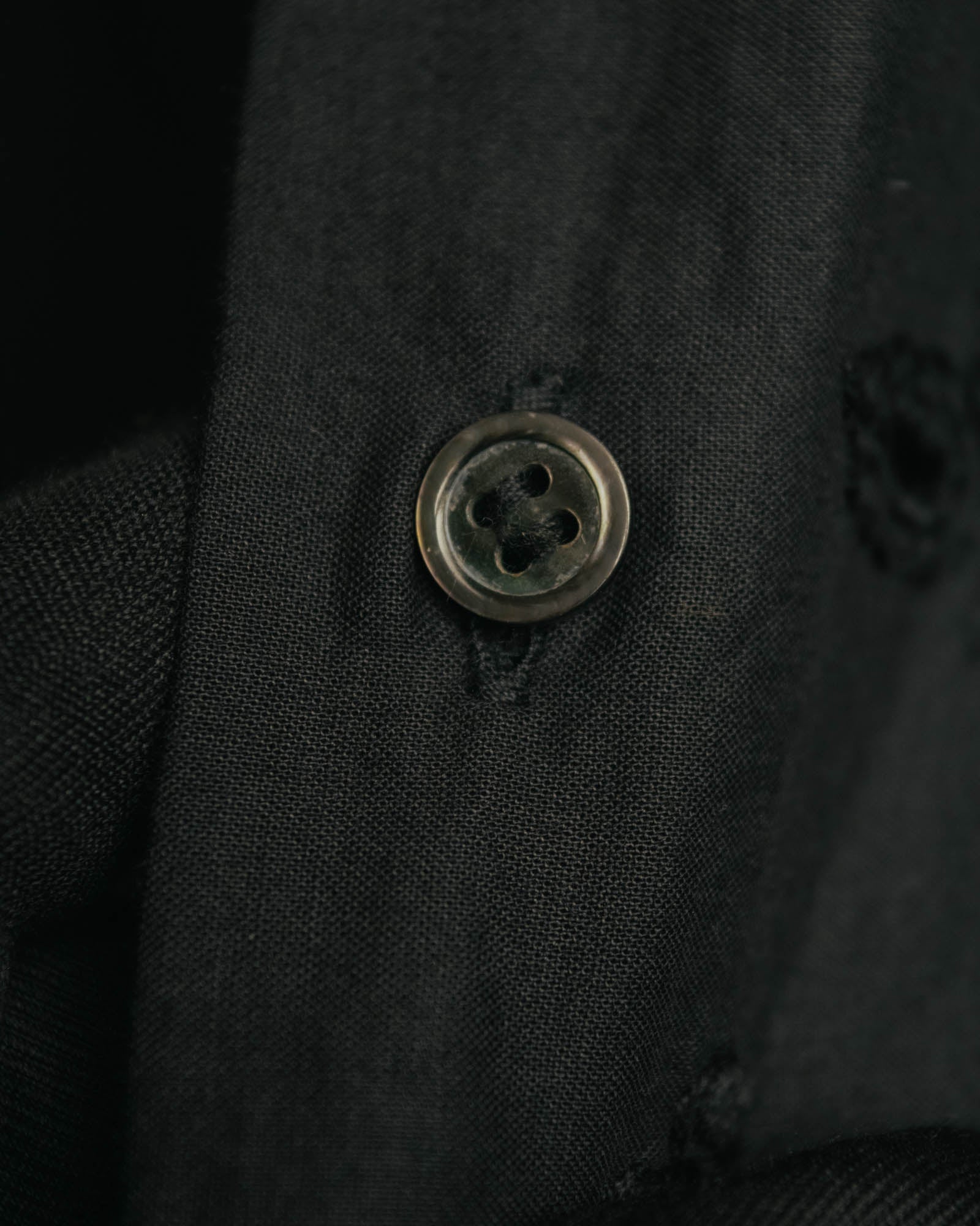 “tricot COMME des GARÇONS” 2020 Floral embroidery stand collar shirt