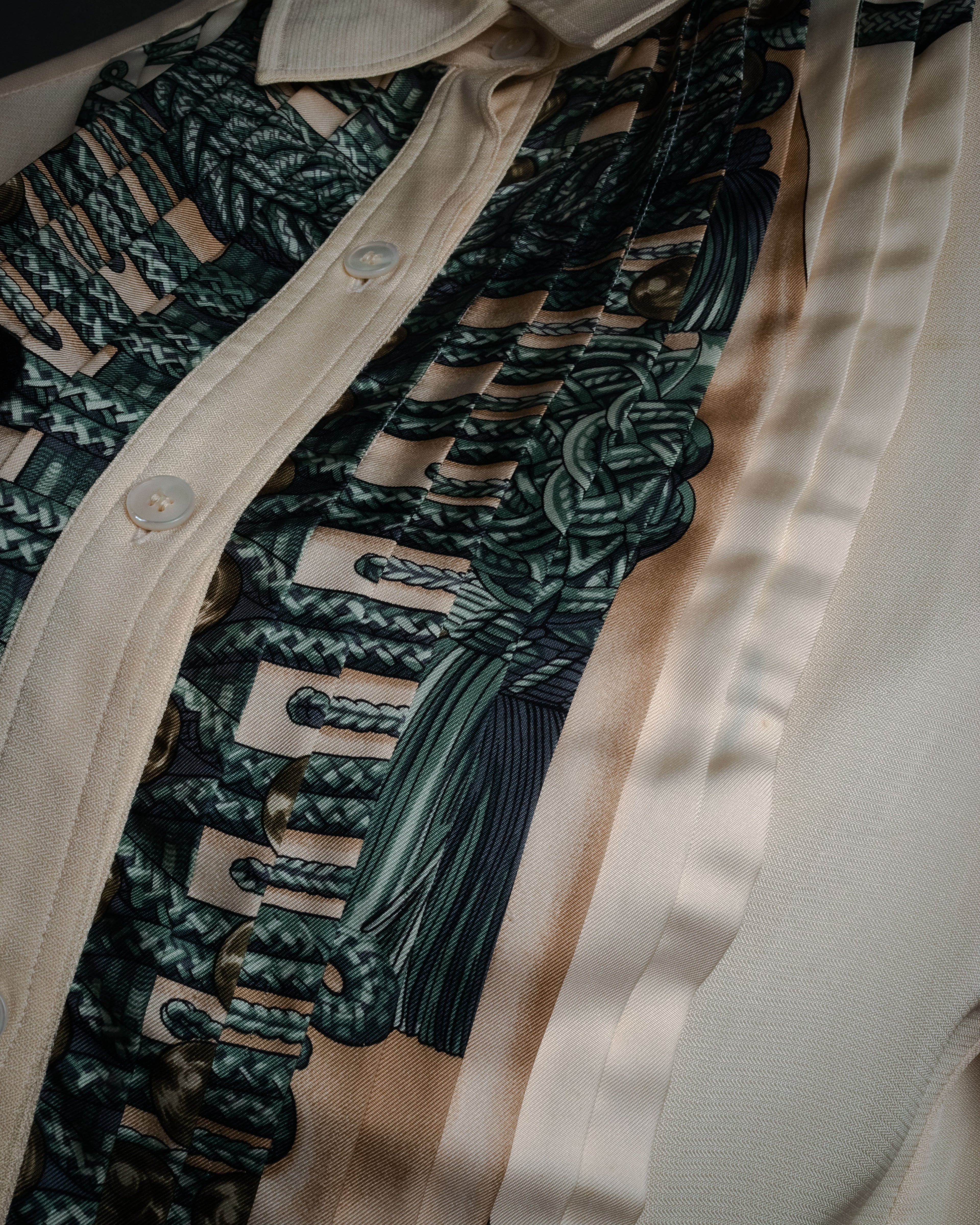 -SPECIAL- “HERMÈS” 80’s scarf panel silk shirt