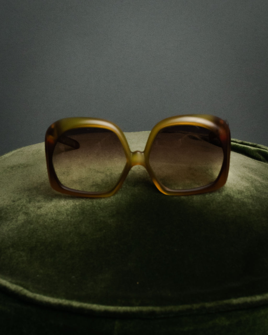 “Christian Dior” 2000’s Cutout temple oversized sunglasses