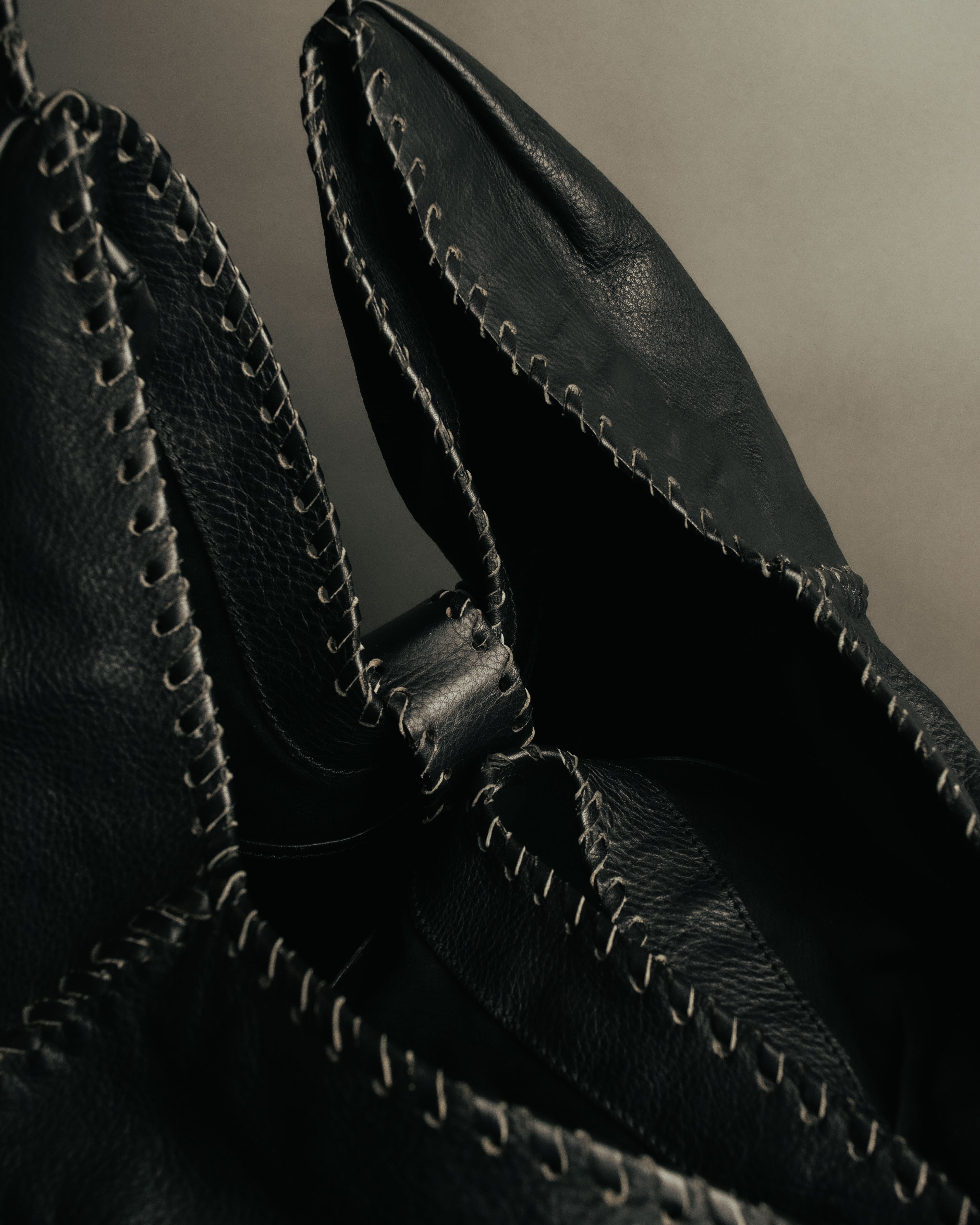 -SPECIAL- “VALENTINO GARAVANI” 2006-2009 Histoire whipstitch leather tote bag