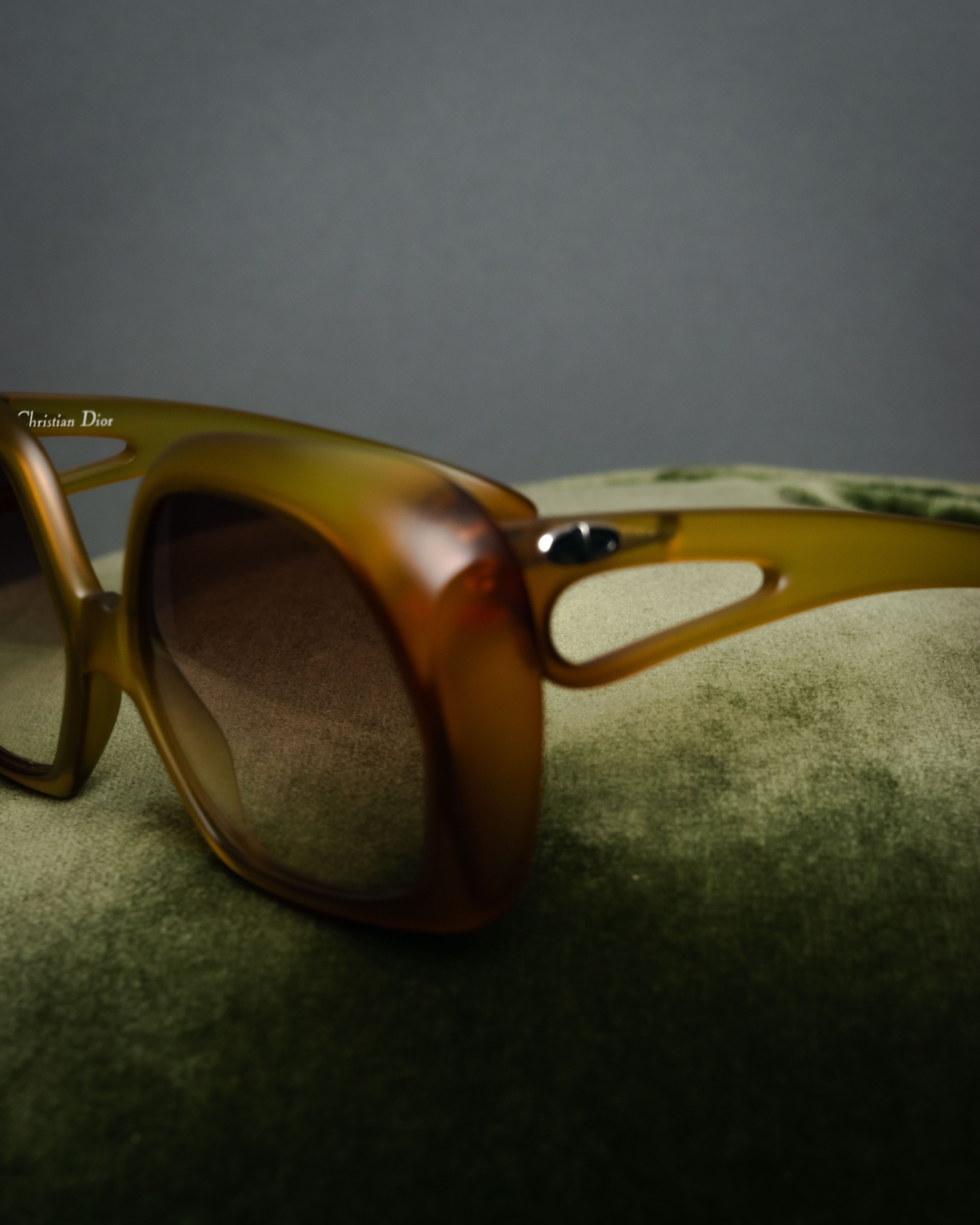 “Christian Dior” 2000’s Cutout temple oversized sunglasses