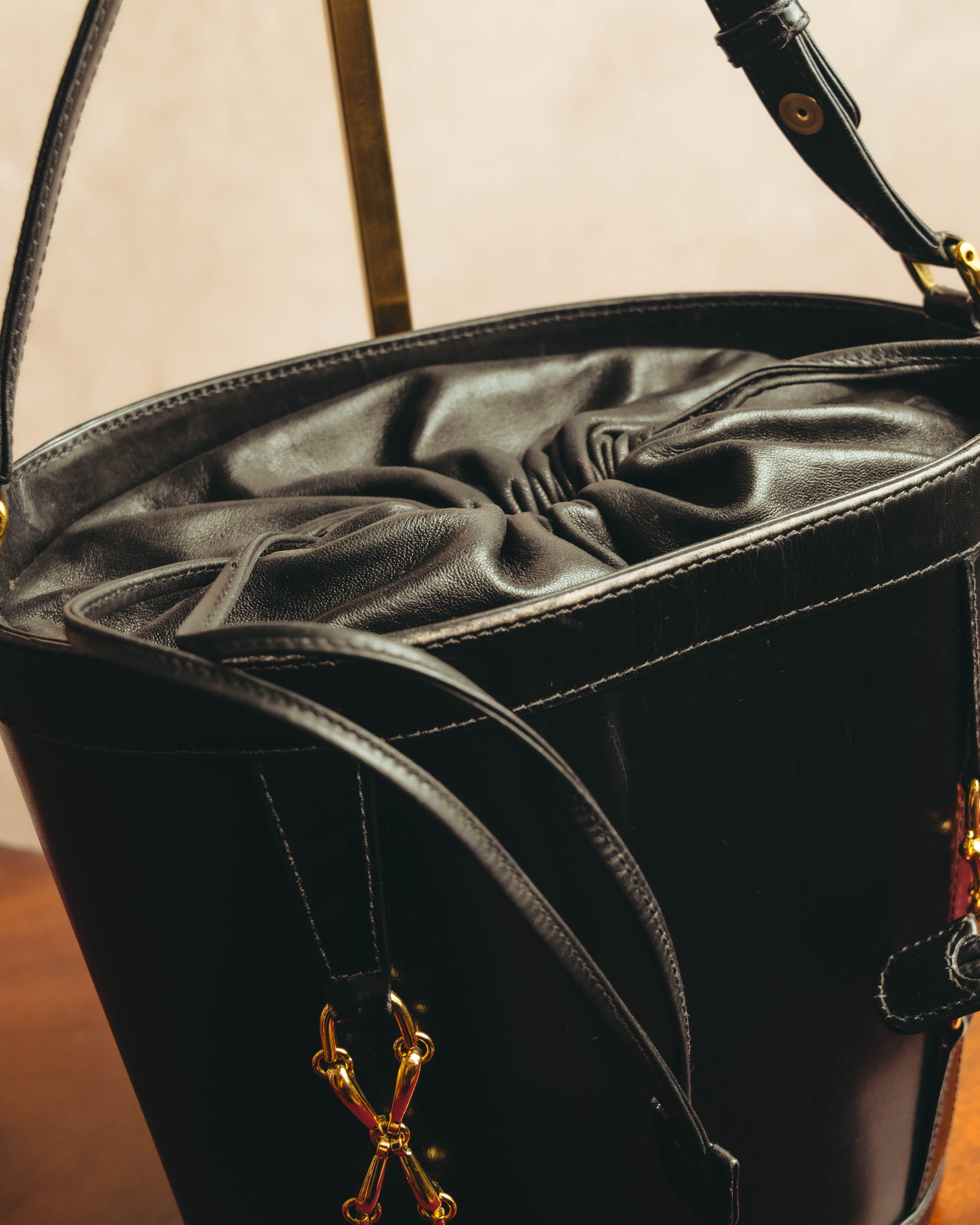 "GUCCI" 70's-80's Black leather bucket shoulder bag
