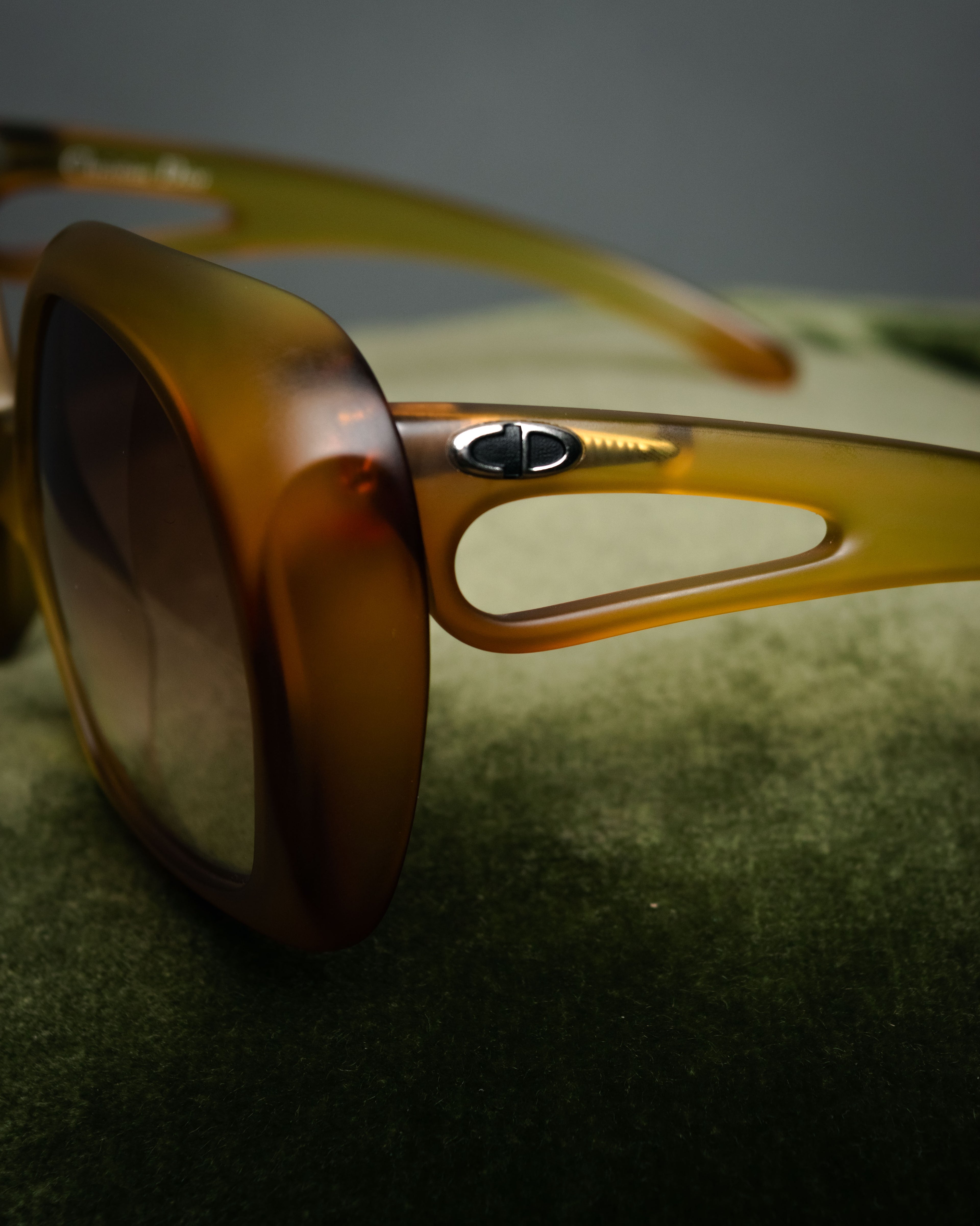 “Christian Dior” 2000’s Cutout temple oversized sunglasses