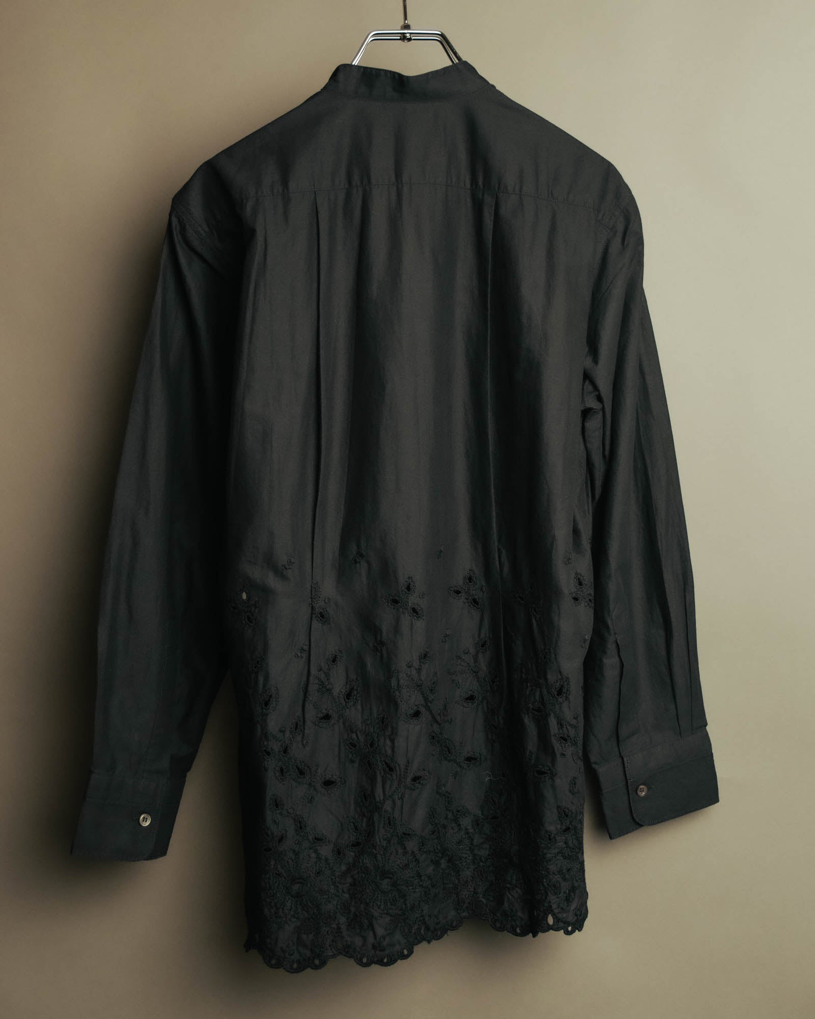 “tricot COMME des GARÇONS” 2020 Floral embroidery stand collar shirt