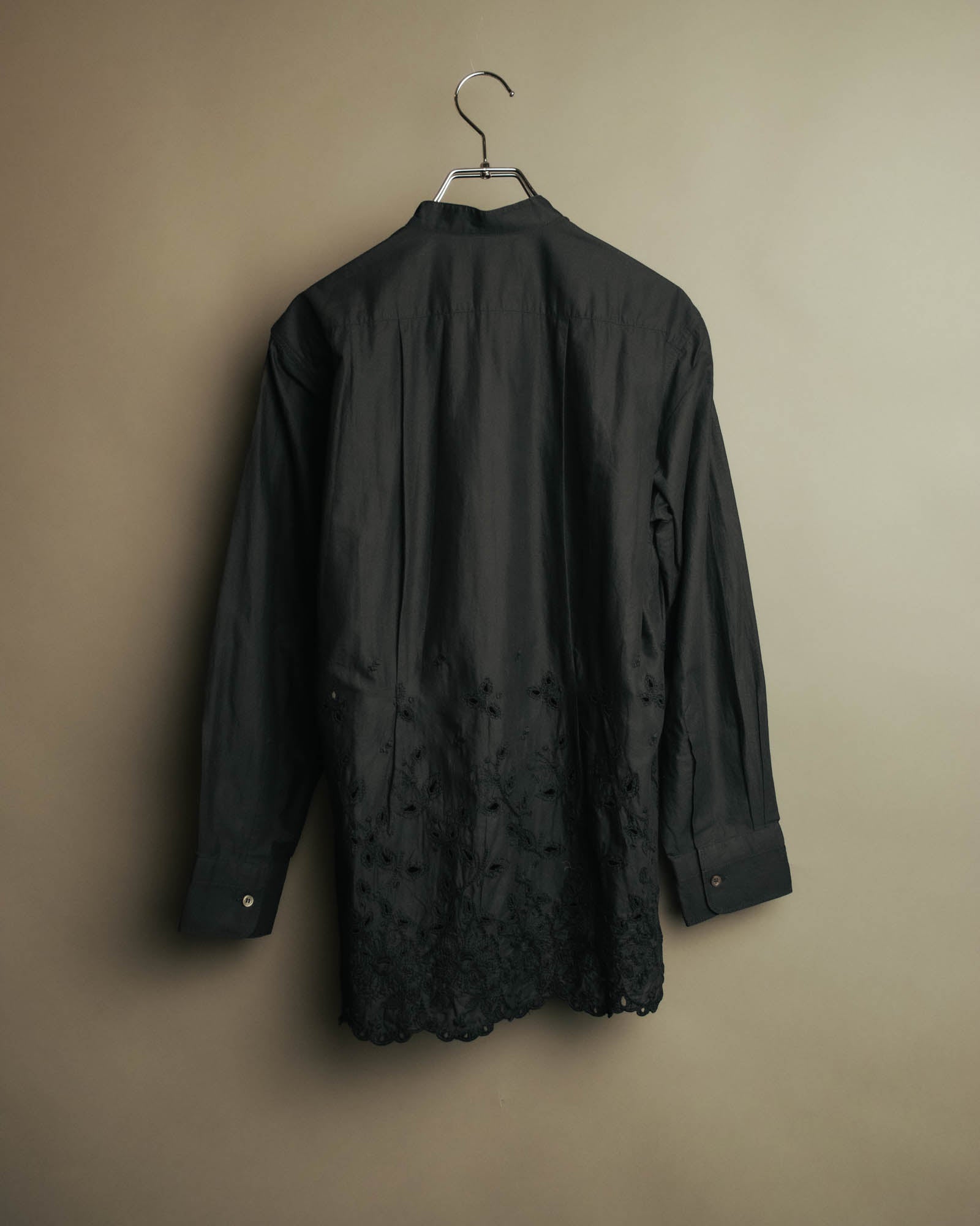 “tricot COMME des GARÇONS” 2020 Floral embroidery stand collar shirt