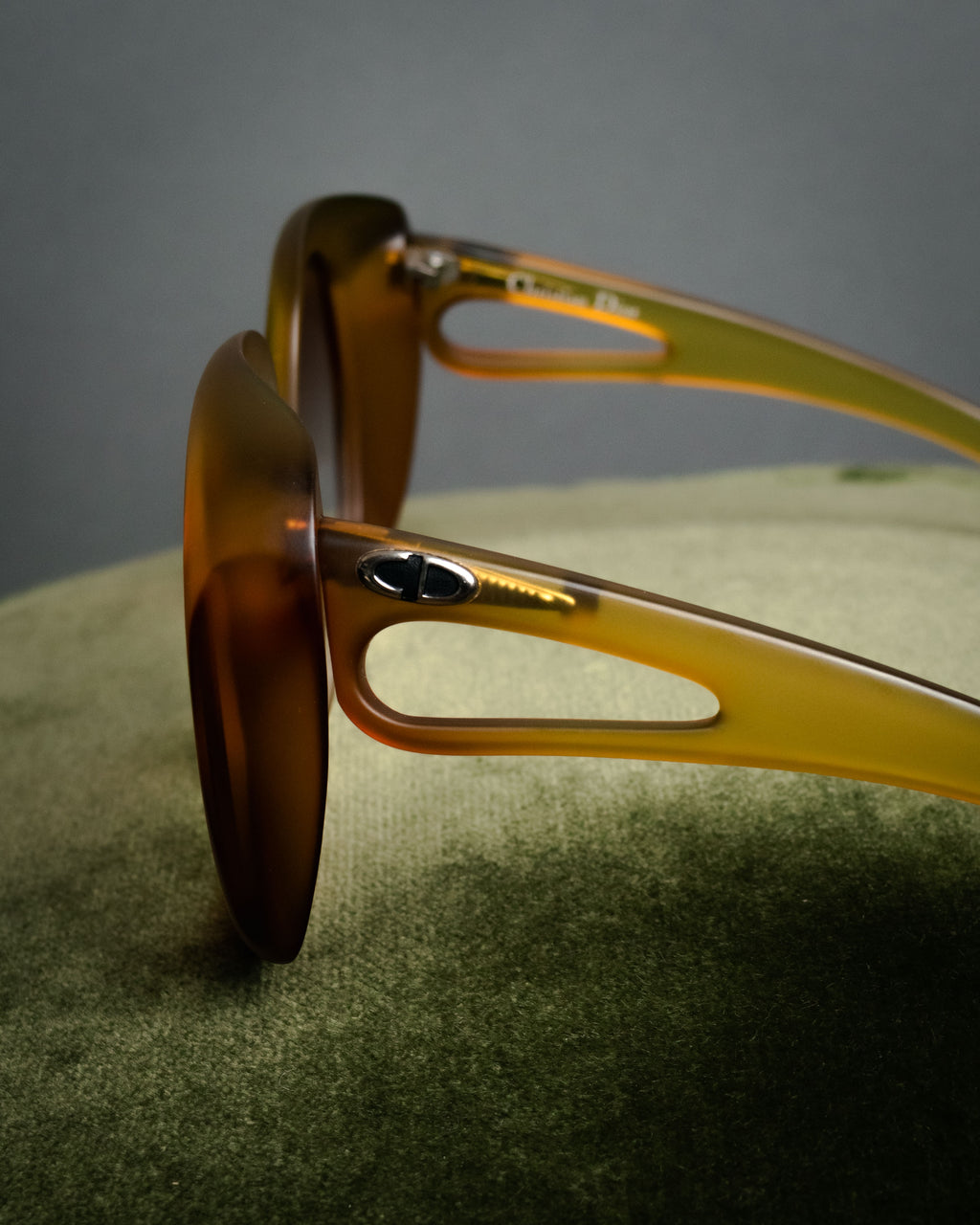 “Christian Dior” 2000’s Cutout temple oversized sunglasses
