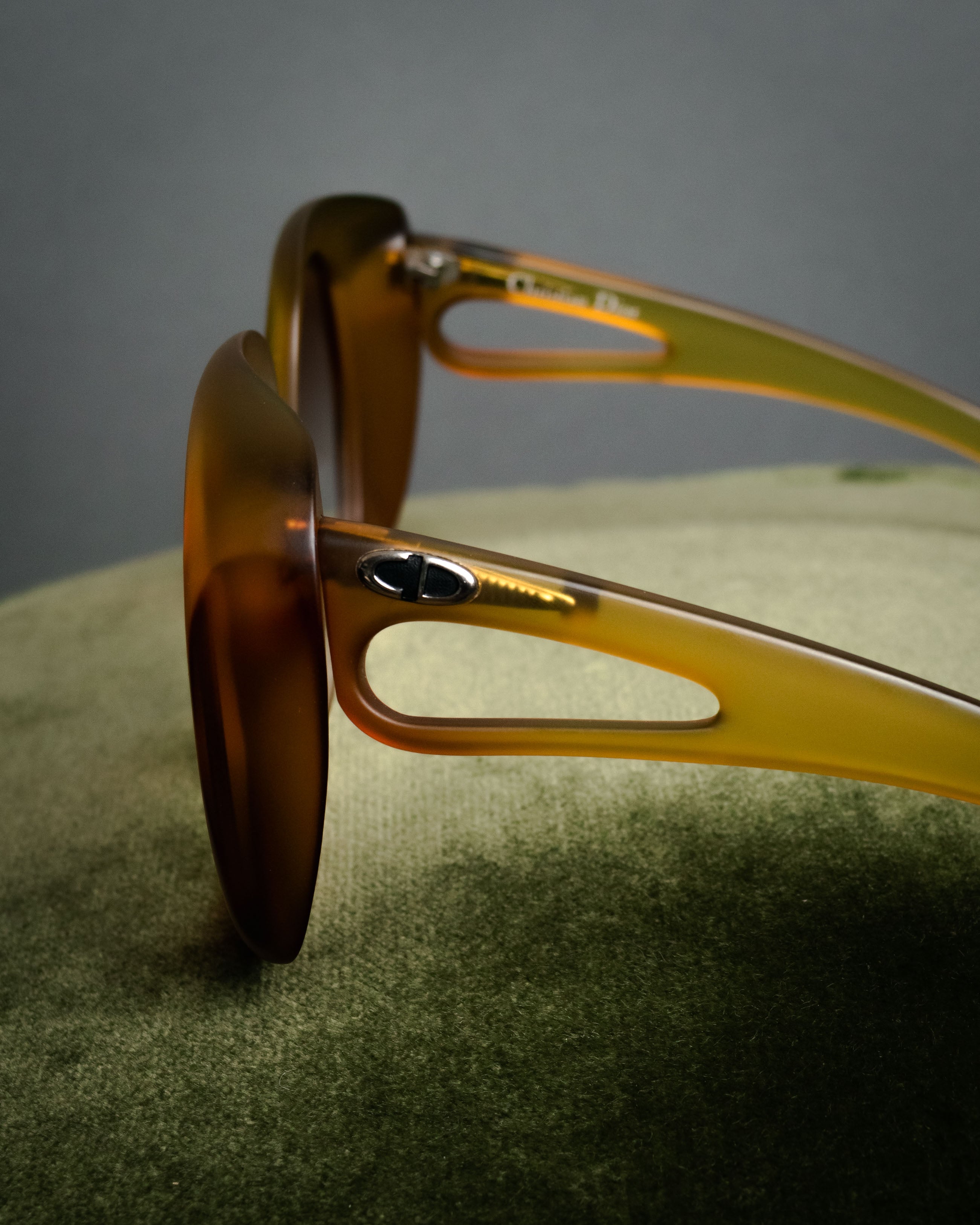“Christian Dior” 2000’s Cutout temple oversized sunglasses
