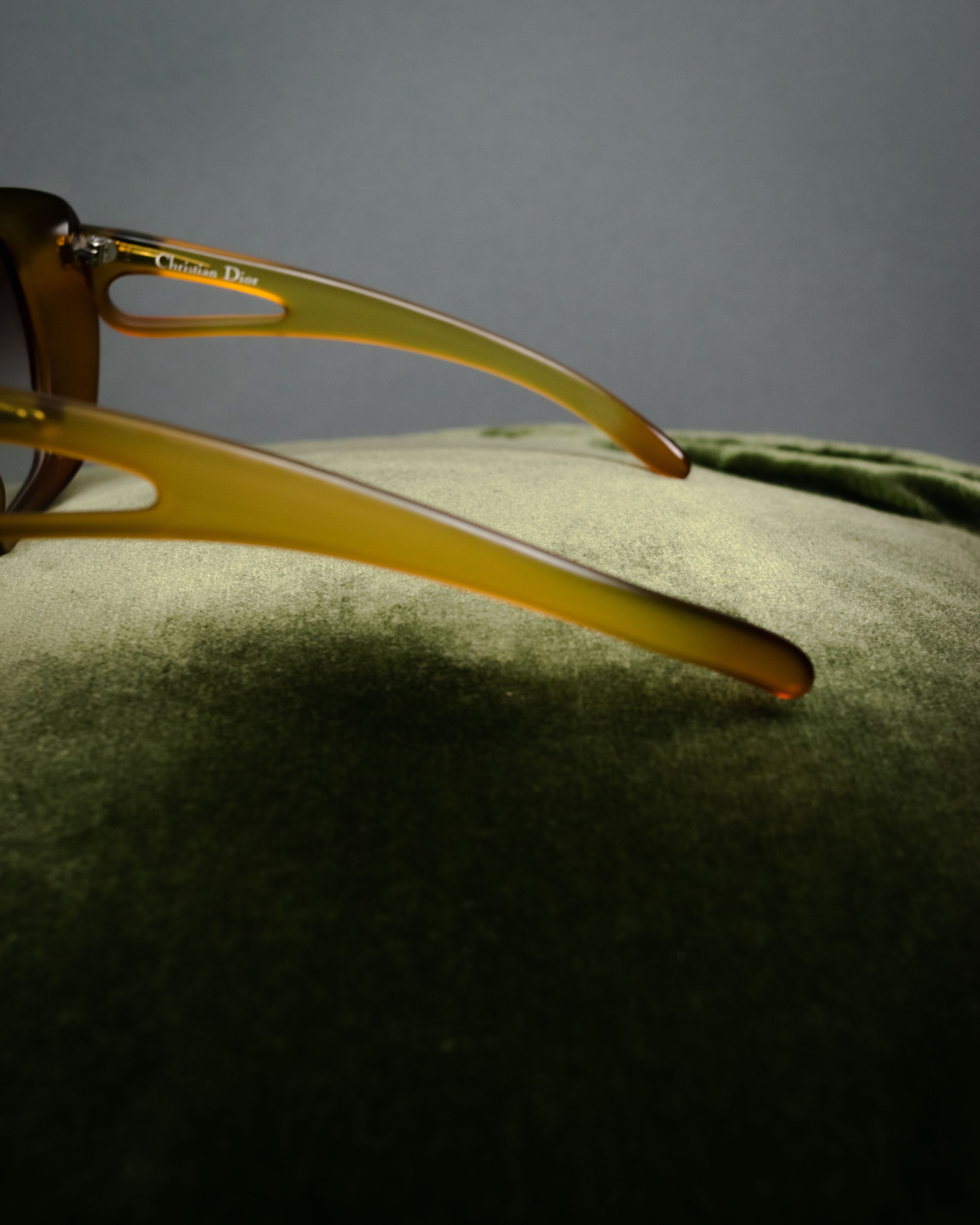 “Christian Dior” 2000’s Cutout temple oversized sunglasses