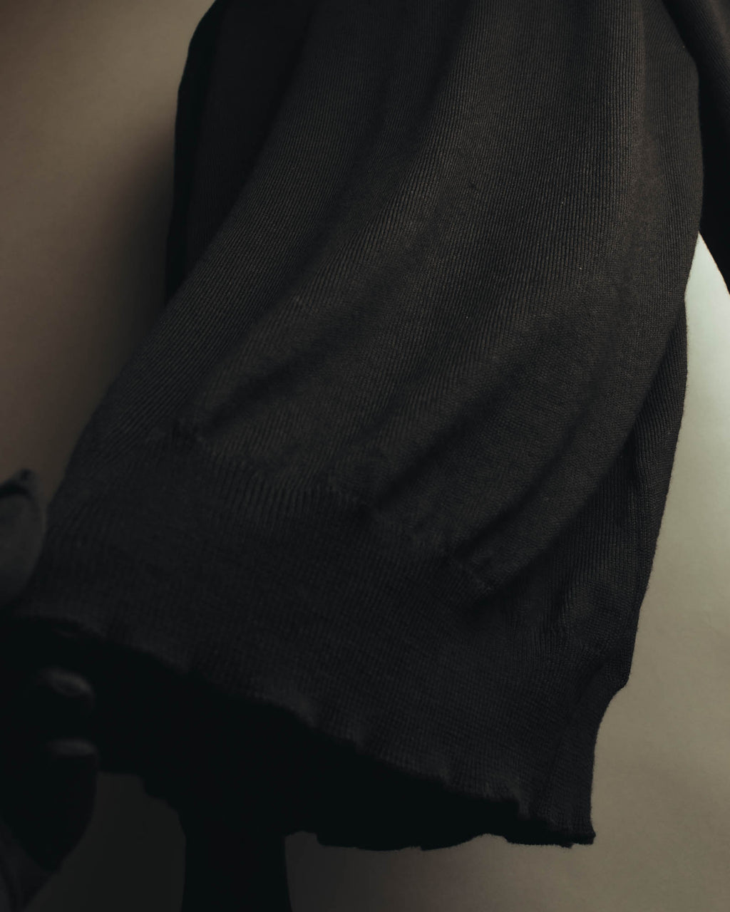 "PRADA" 10's-20's Lightweight v-neck knit cardigan