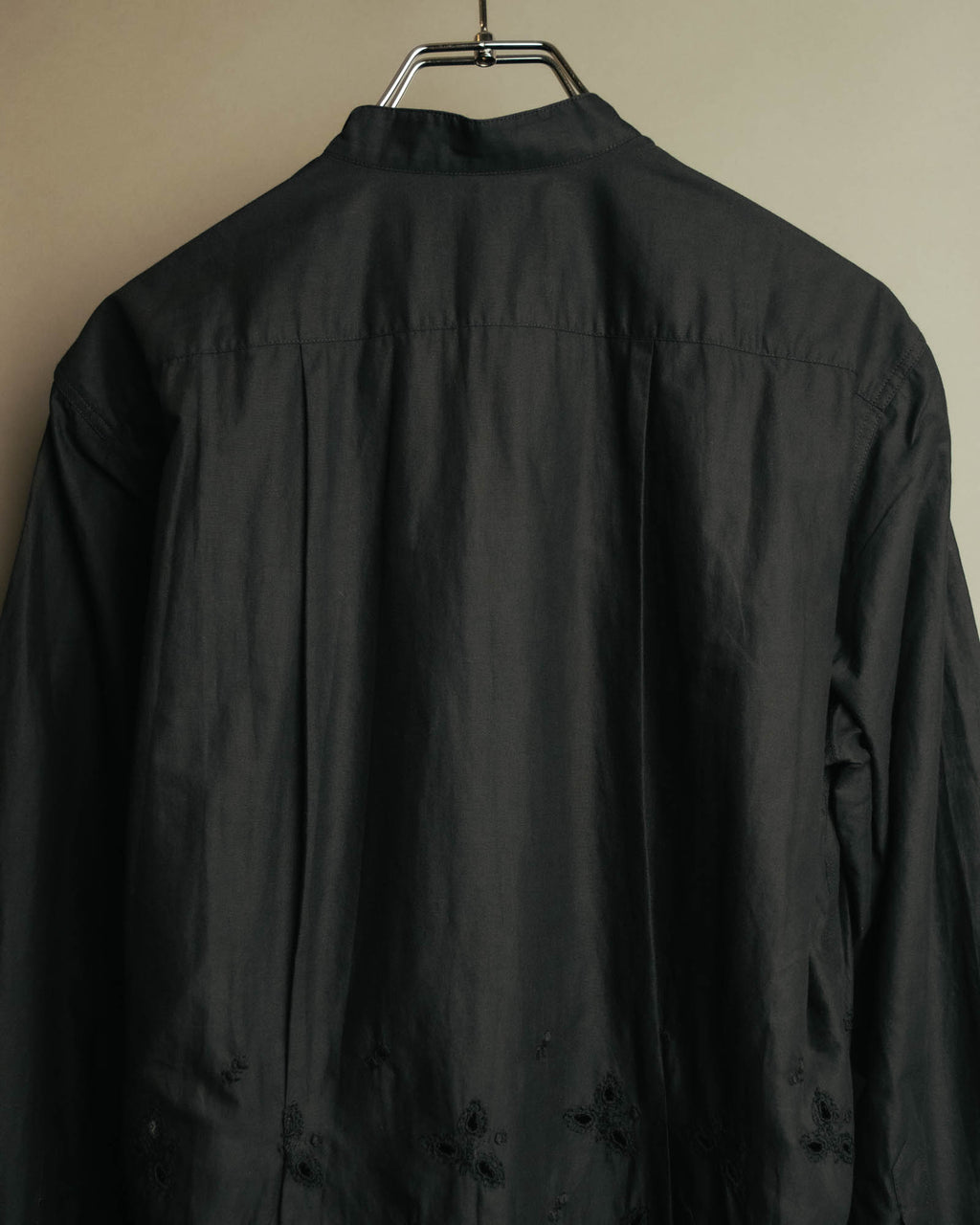 “tricot COMME des GARÇONS” 2020 Floral embroidery stand collar shirt