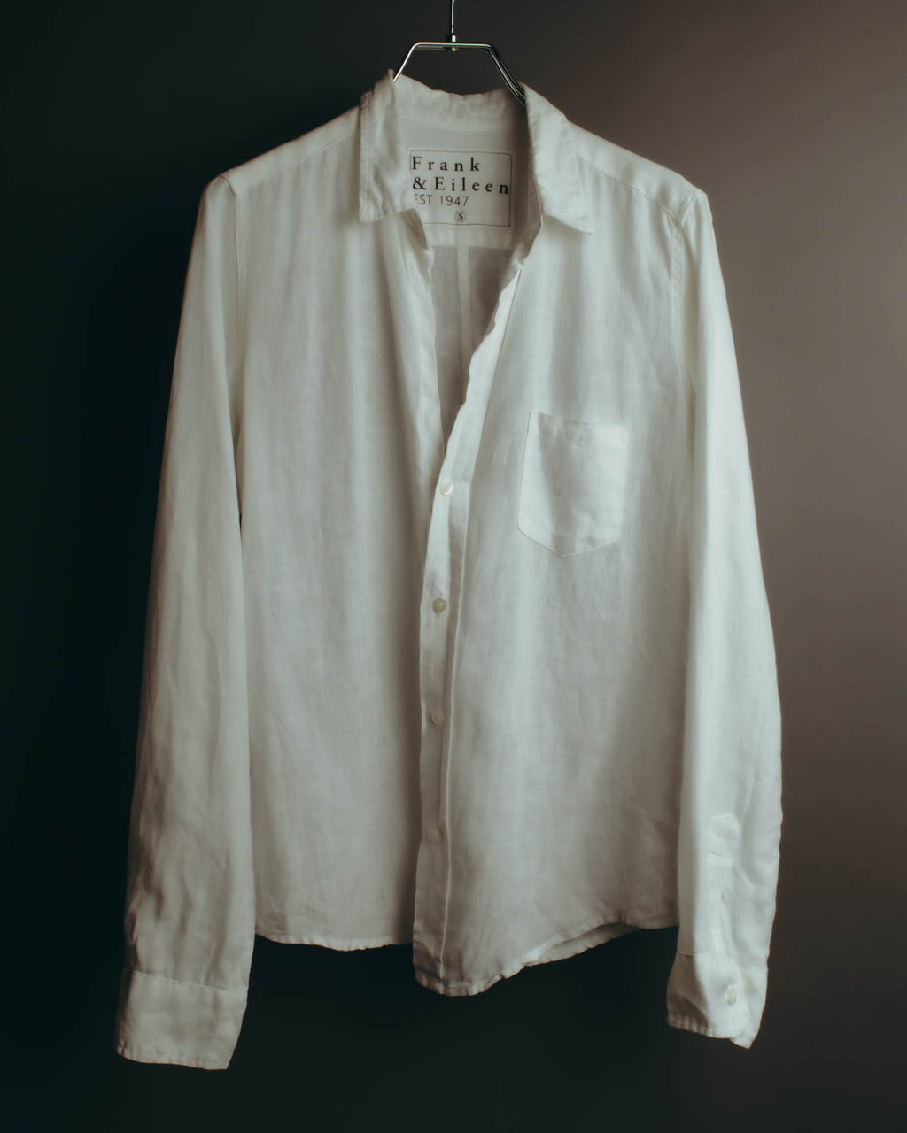 "Frank & Eileen" Airy linen like long sleeve shirt