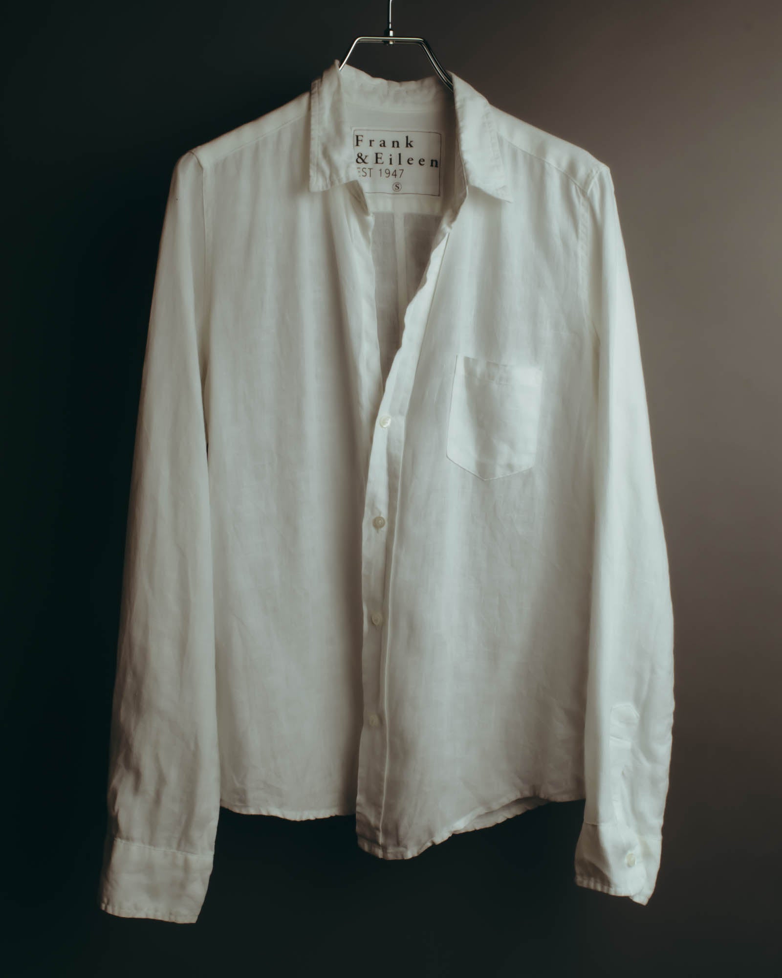 "Frank & Eileen" Airy linen like long sleeve shirt