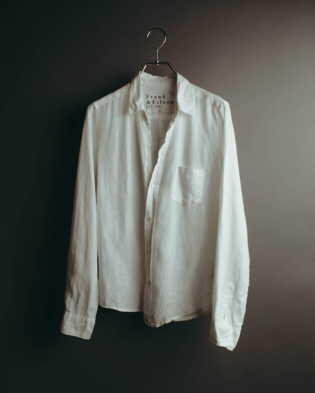 "Frank & Eileen" Airy linen like long sleeve shirt