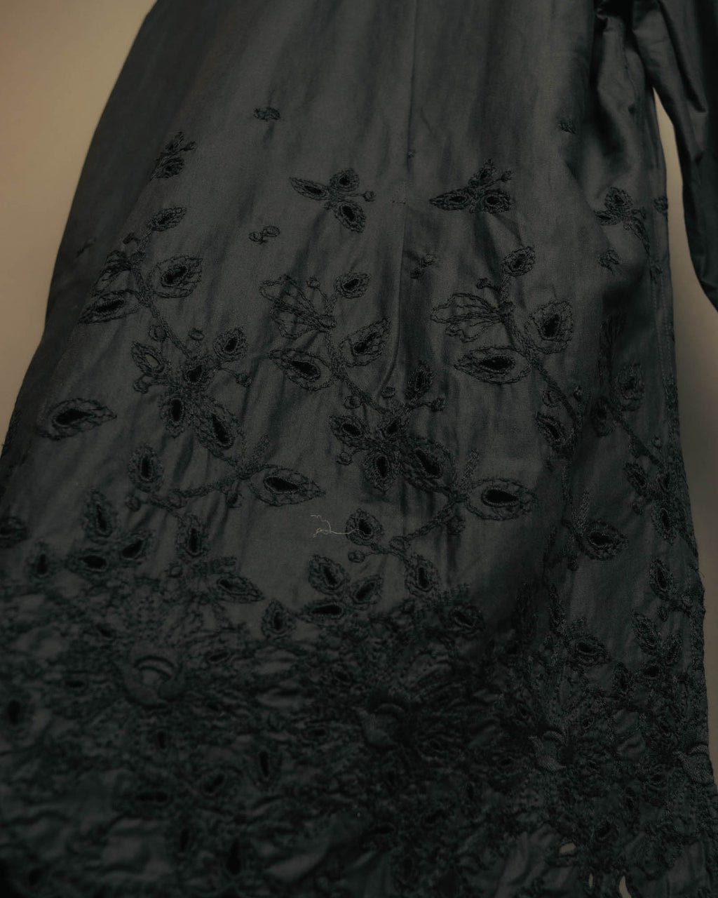 “tricot COMME des GARÇONS” 2020 Floral embroidery stand collar shirt