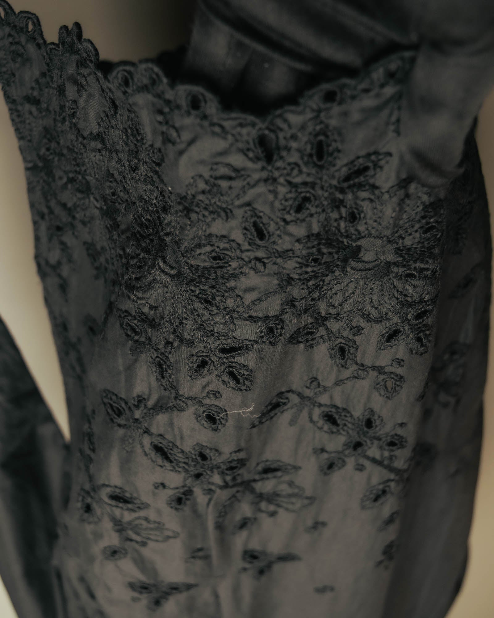 “tricot COMME des GARÇONS” 2020 Floral embroidery stand collar shirt
